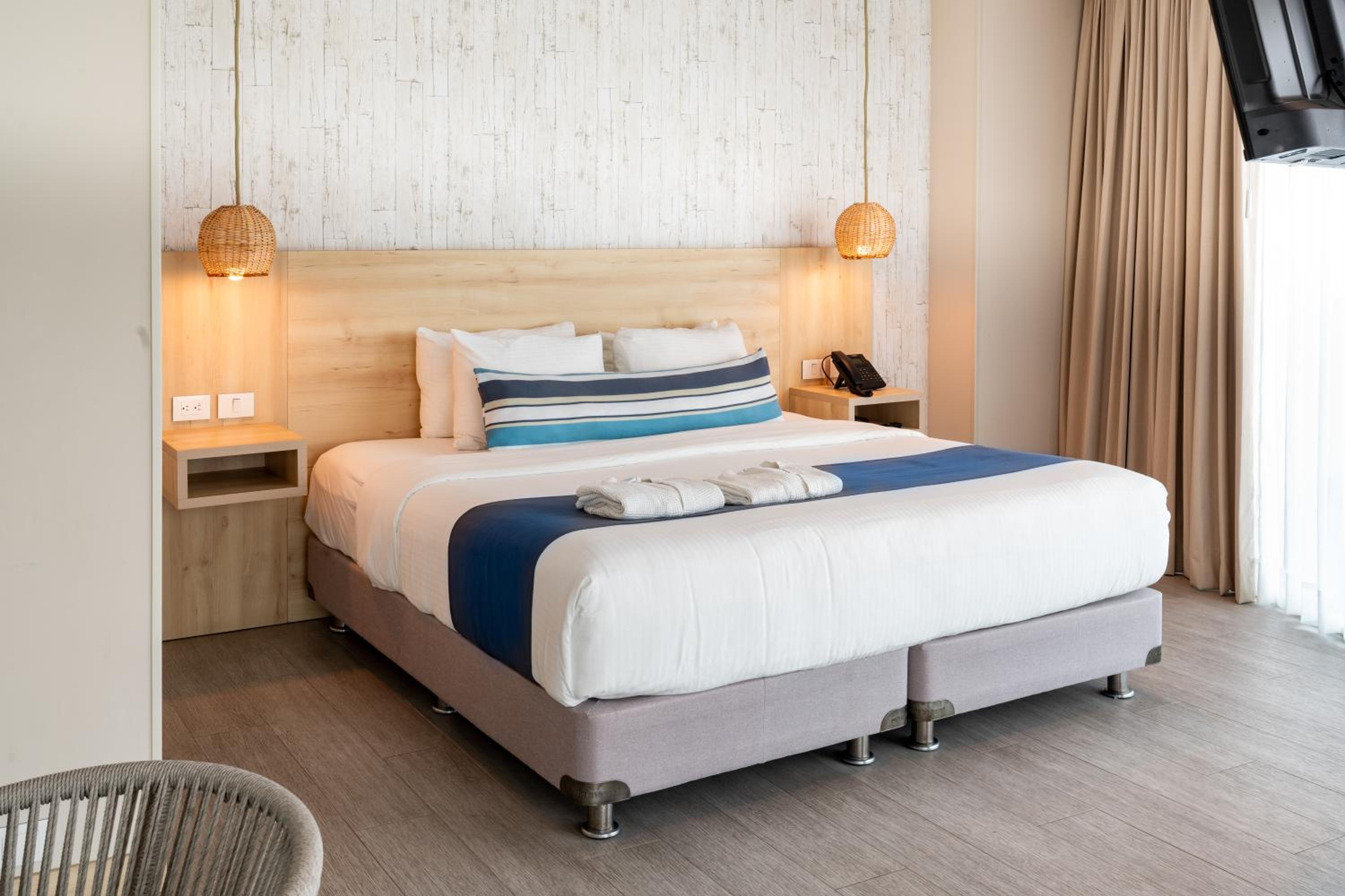 Suite with Balcony - Photo 6