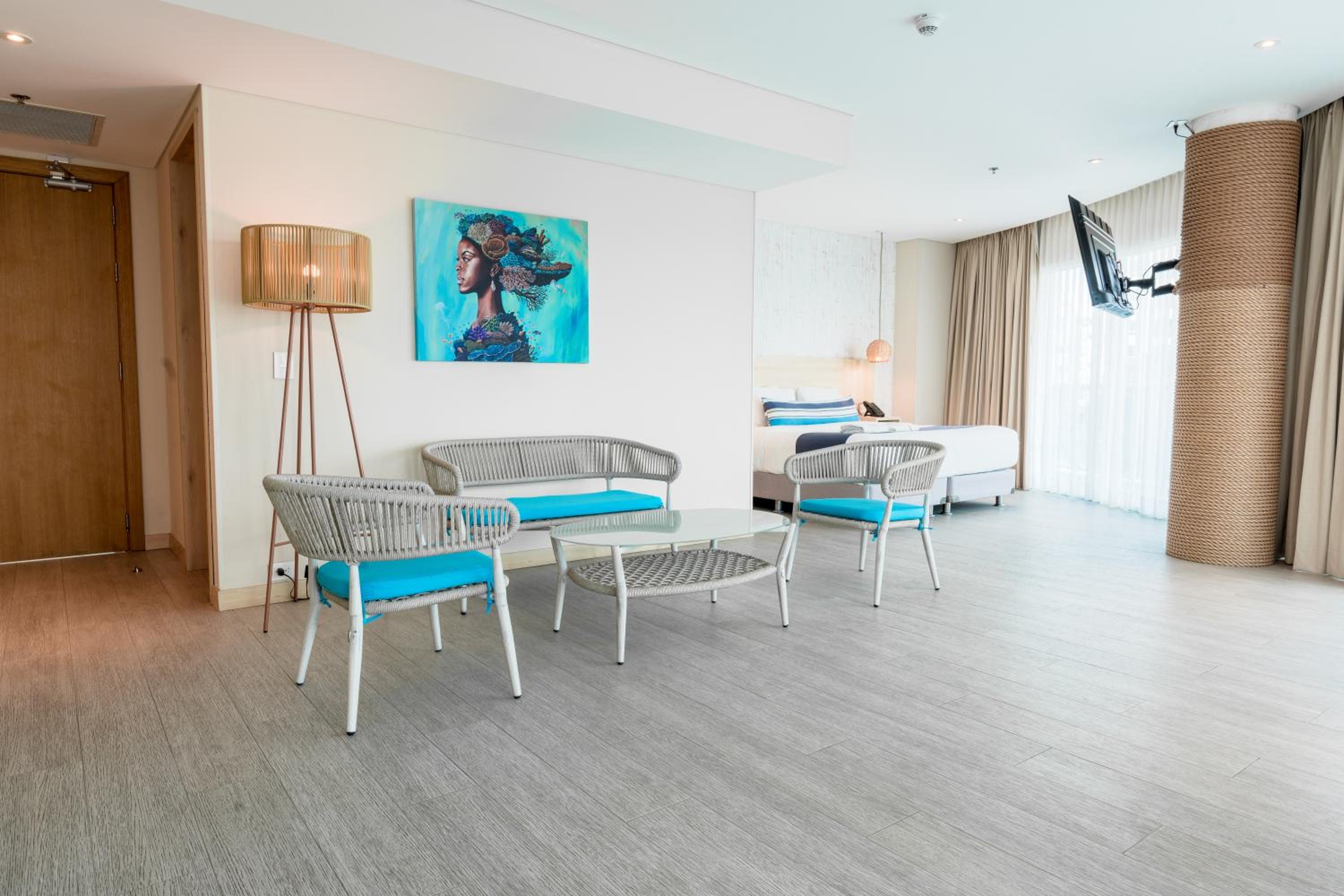 Suite with Balcony - Photo 5