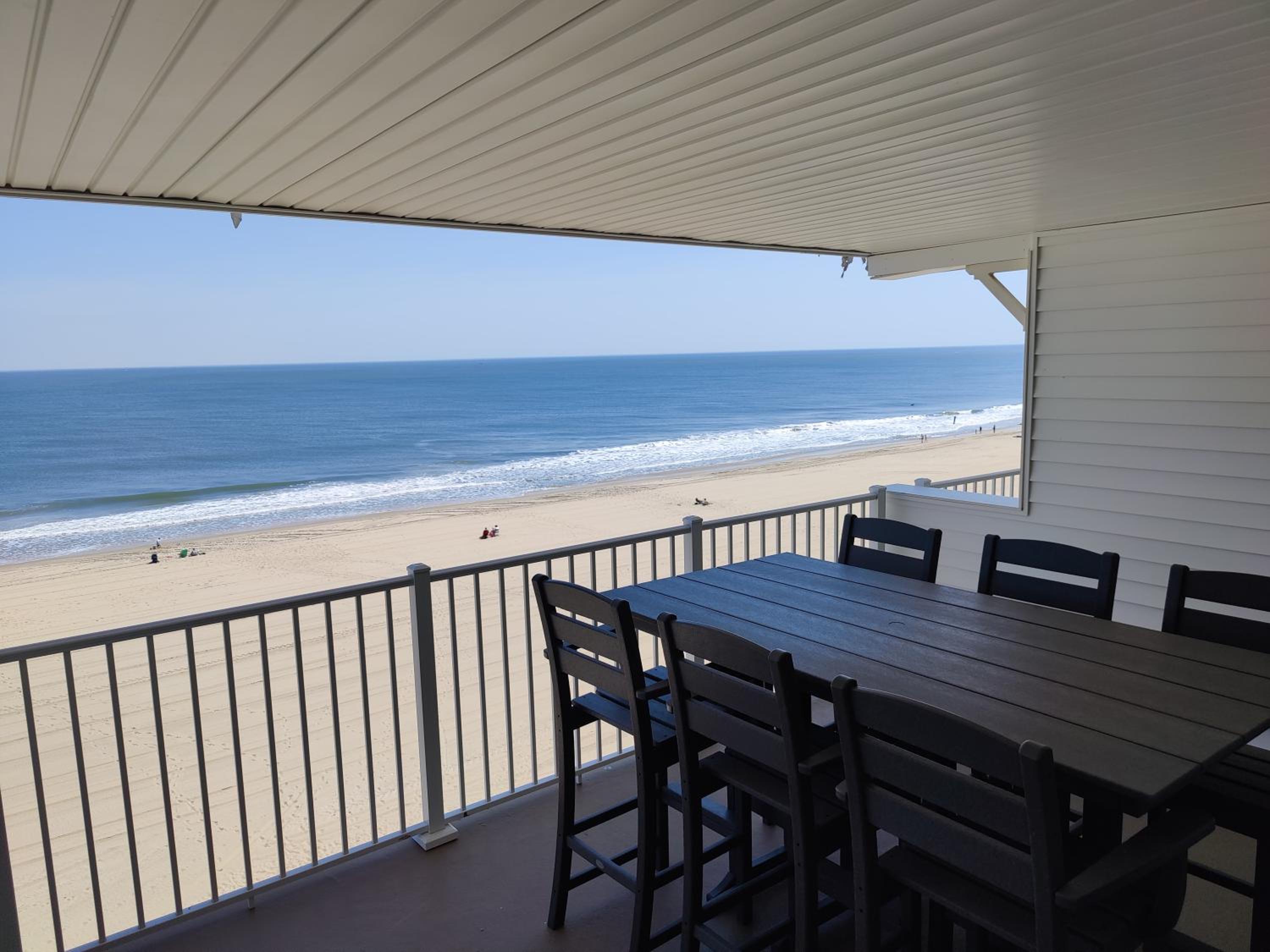 Ocean Front Room with Balcony, 2 Double Beds, Sofa and Kitchenette, photo 6
