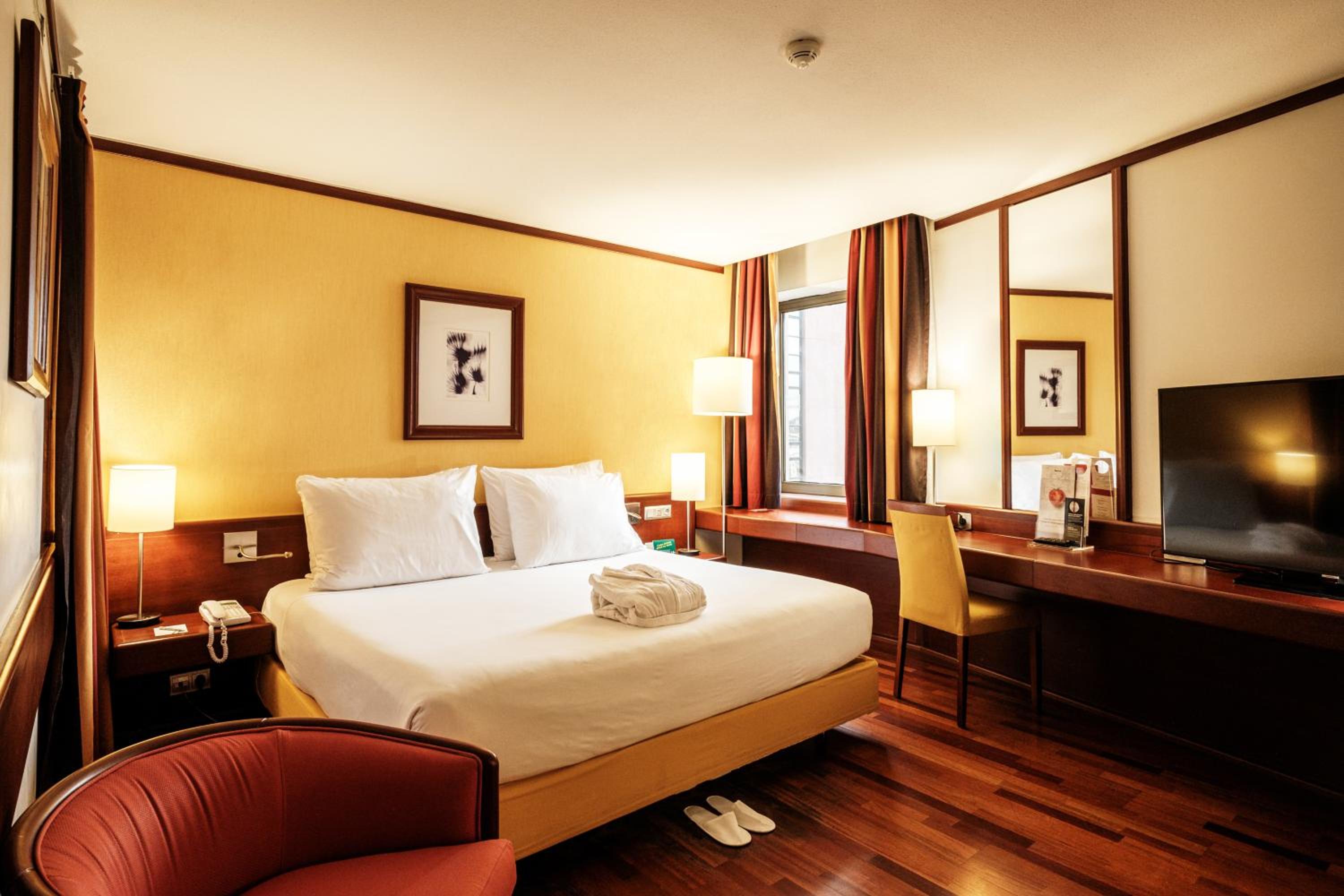 One-Bedroom King Suite with Sofa Bed
