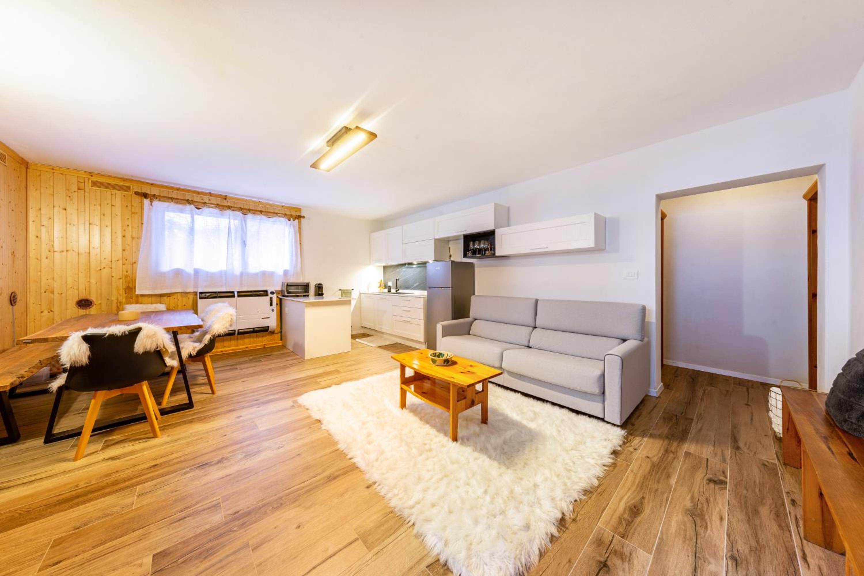 Two-Bedroom Apartment with Mountain View
