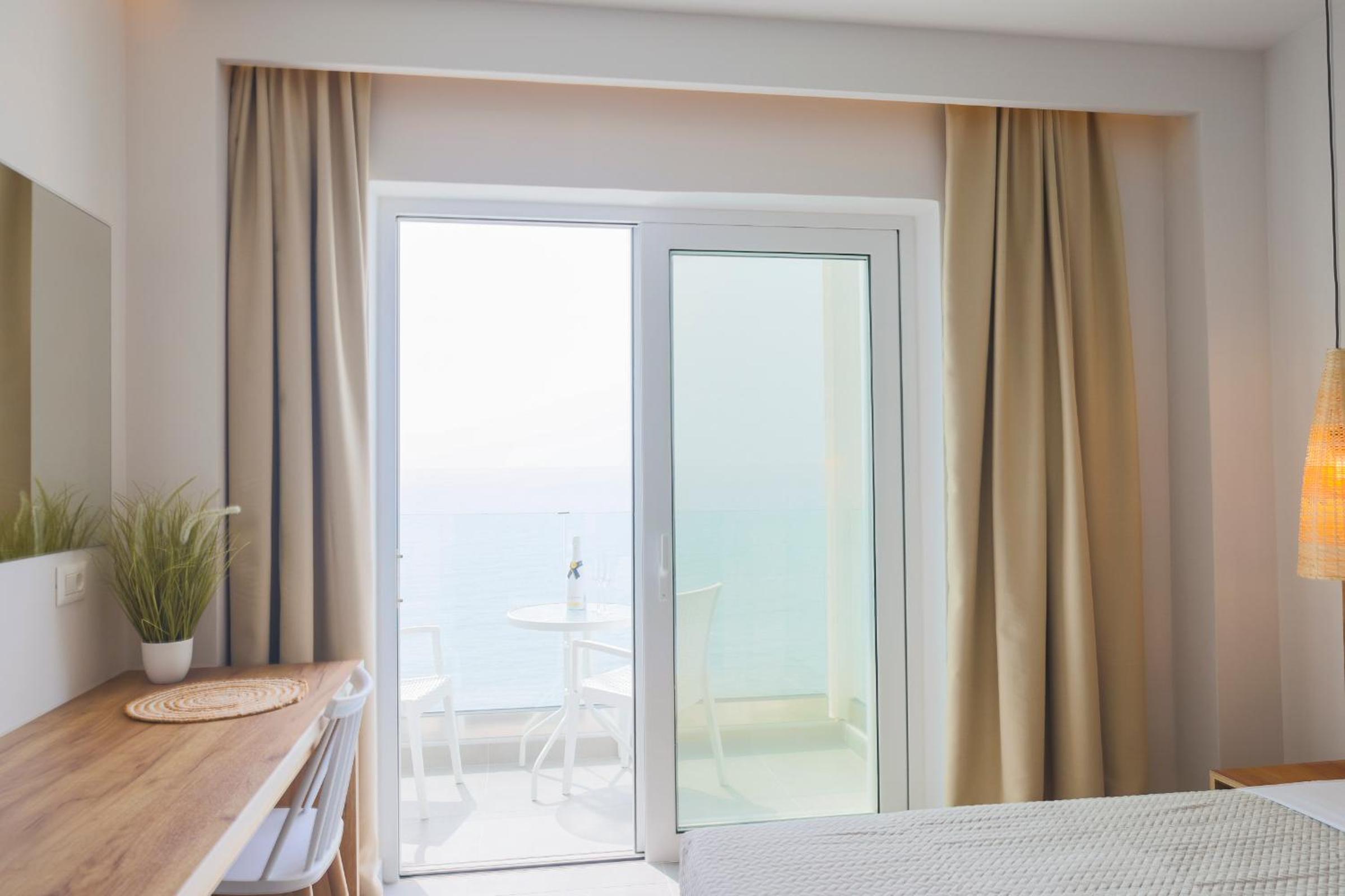 Deluxe Triple Room with Sea View