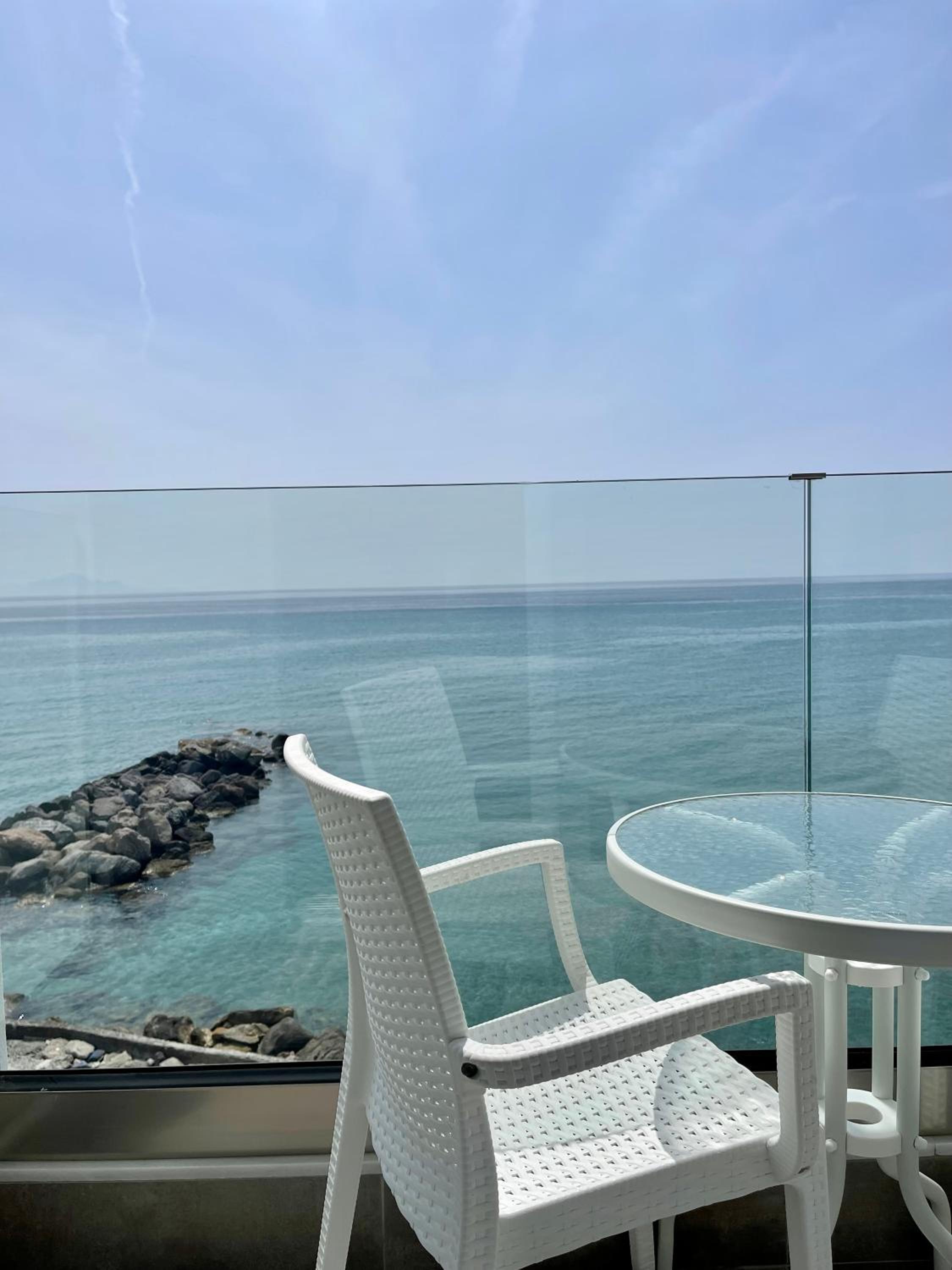 Deluxe Triple Room with Sea View photo 3