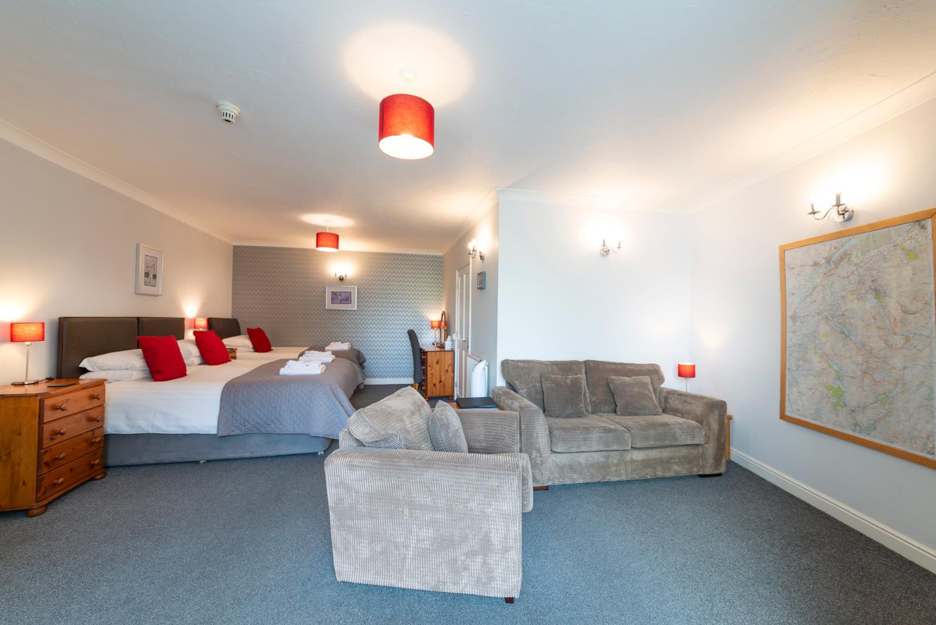 Family Room (2 Adults + 1 Child) - Room 8