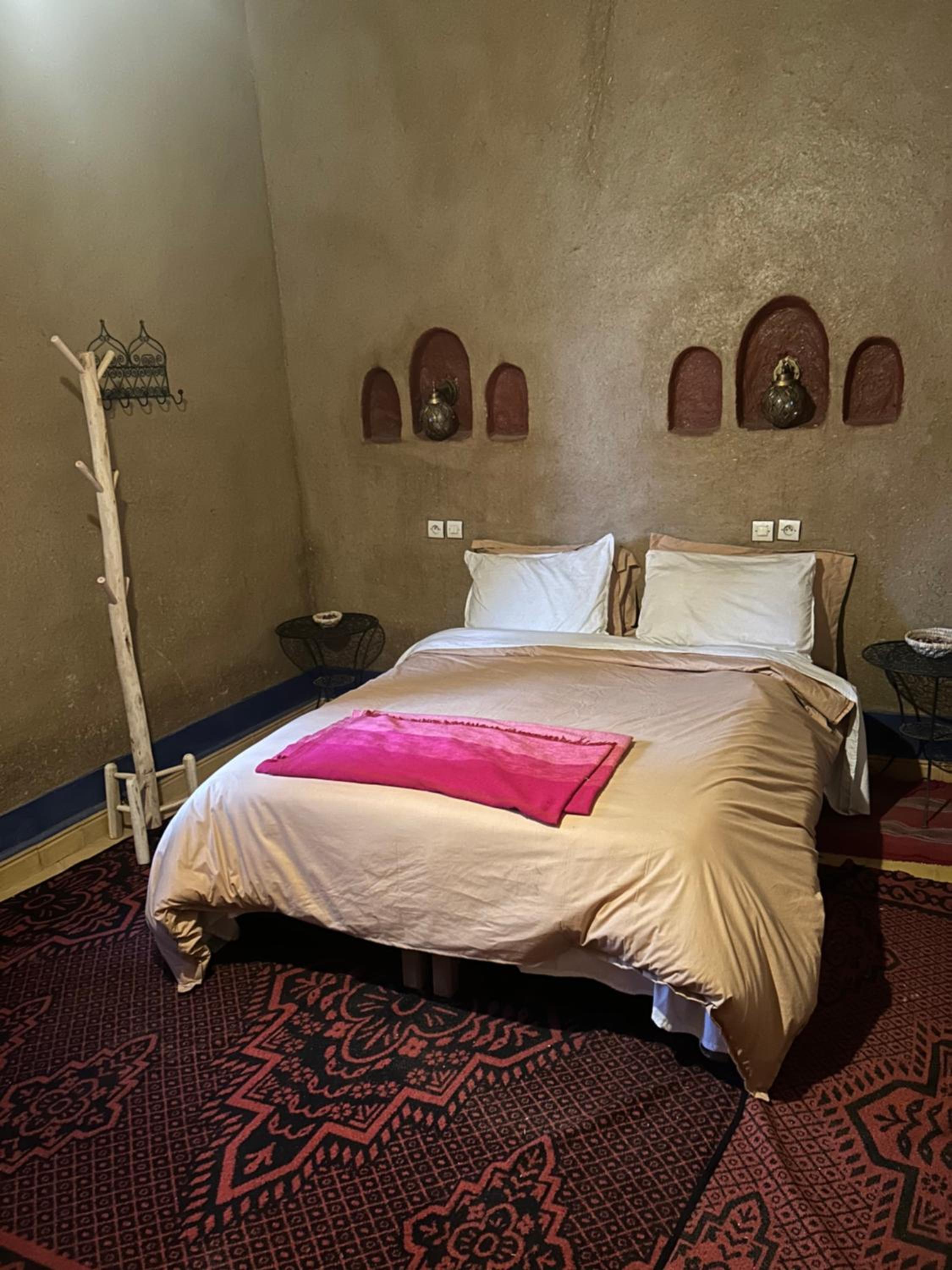 Standard Double Room - Photo 11