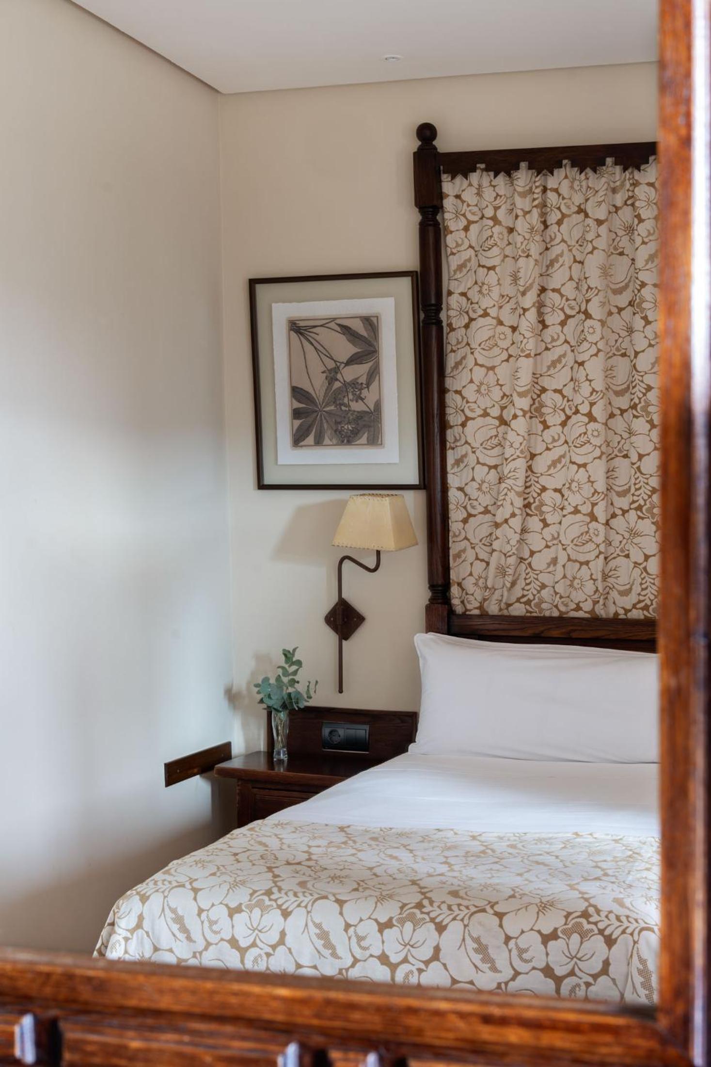 Standard Double Room - Photo 2