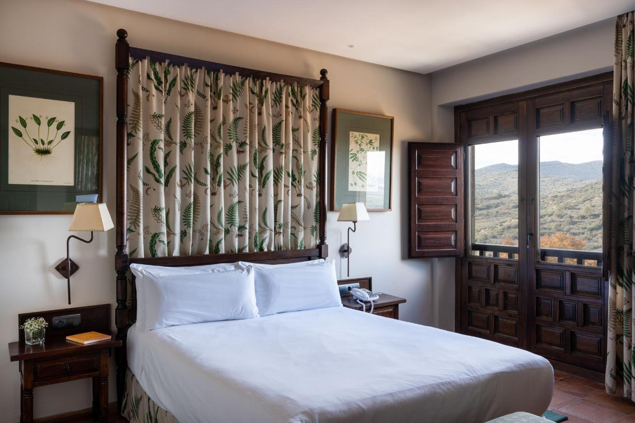 Standard Double Room - Photo 10