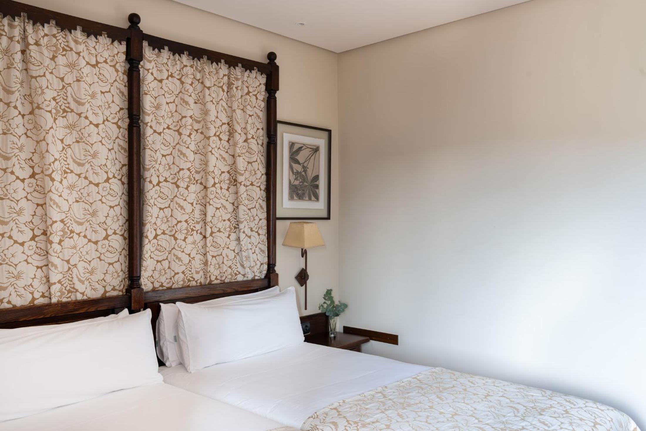 Standard Double Room - Photo 12