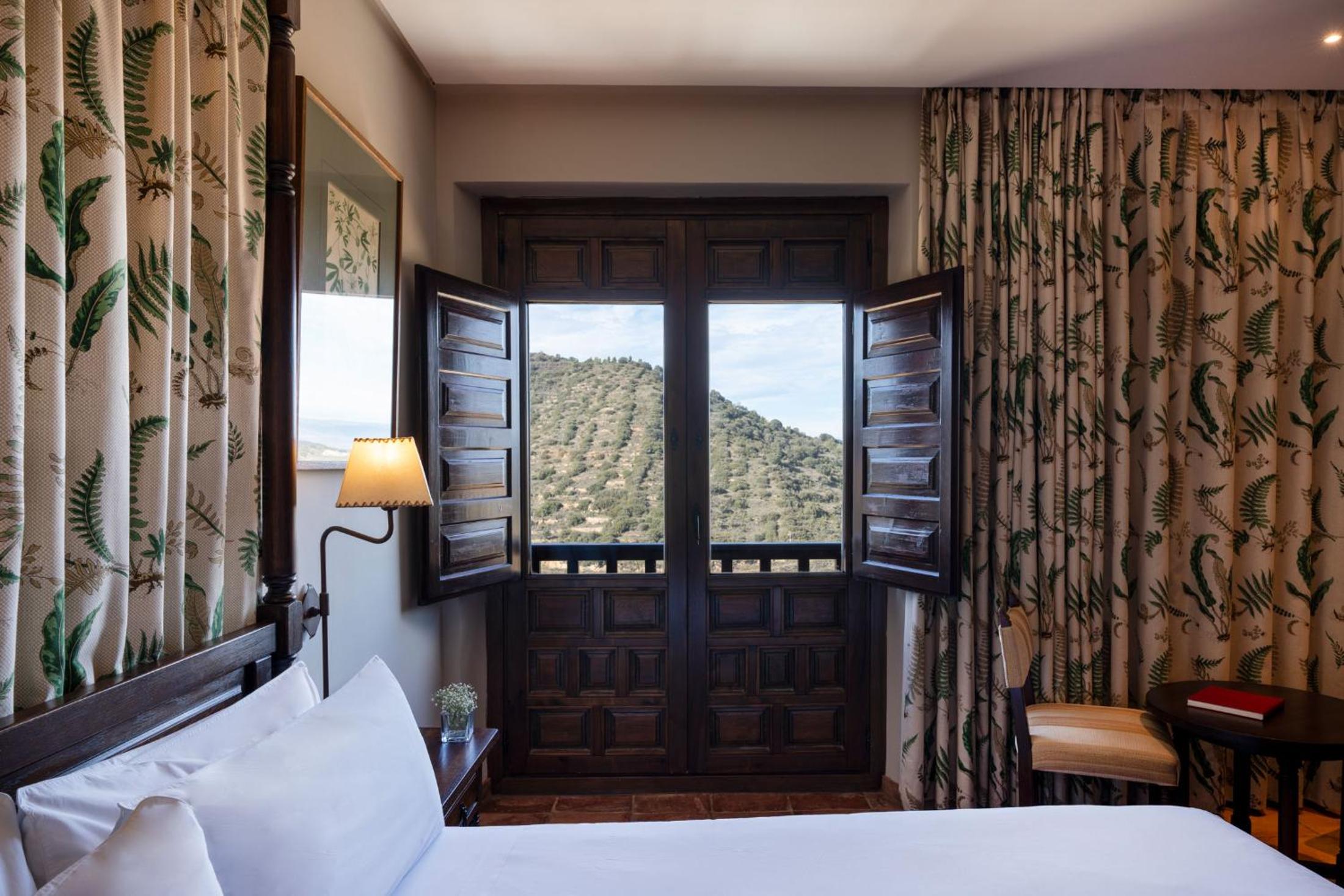 Standard Double Room - Photo 13