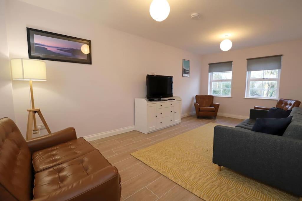 Three-Bedroom House photo 1