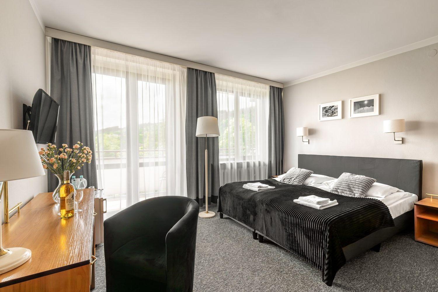 Double Room with Balcony - Photo 3