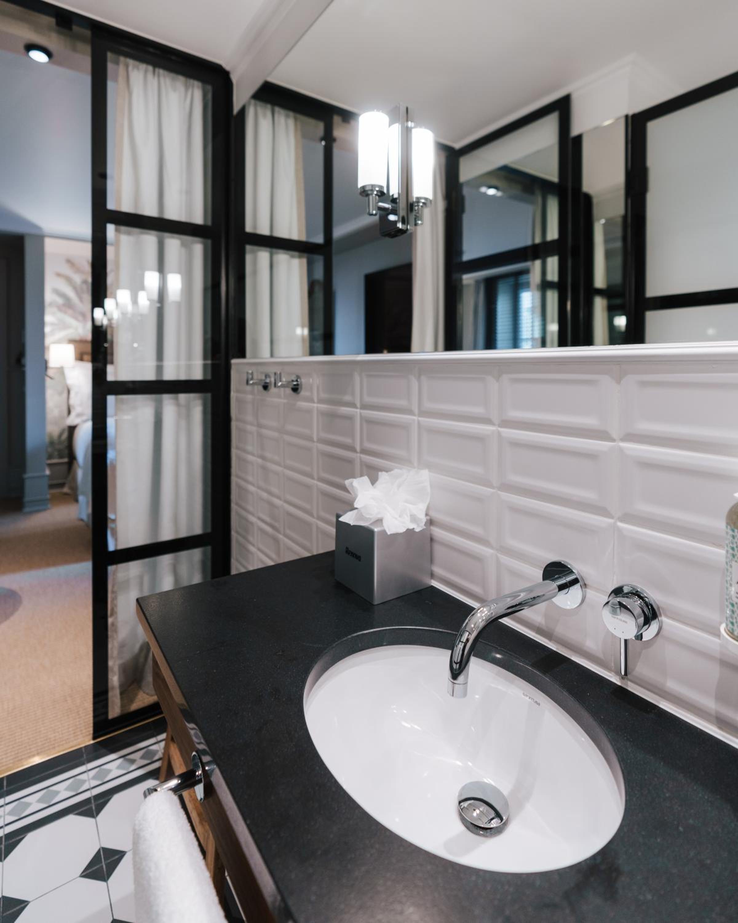 Superior Double Room with View - Photo 10