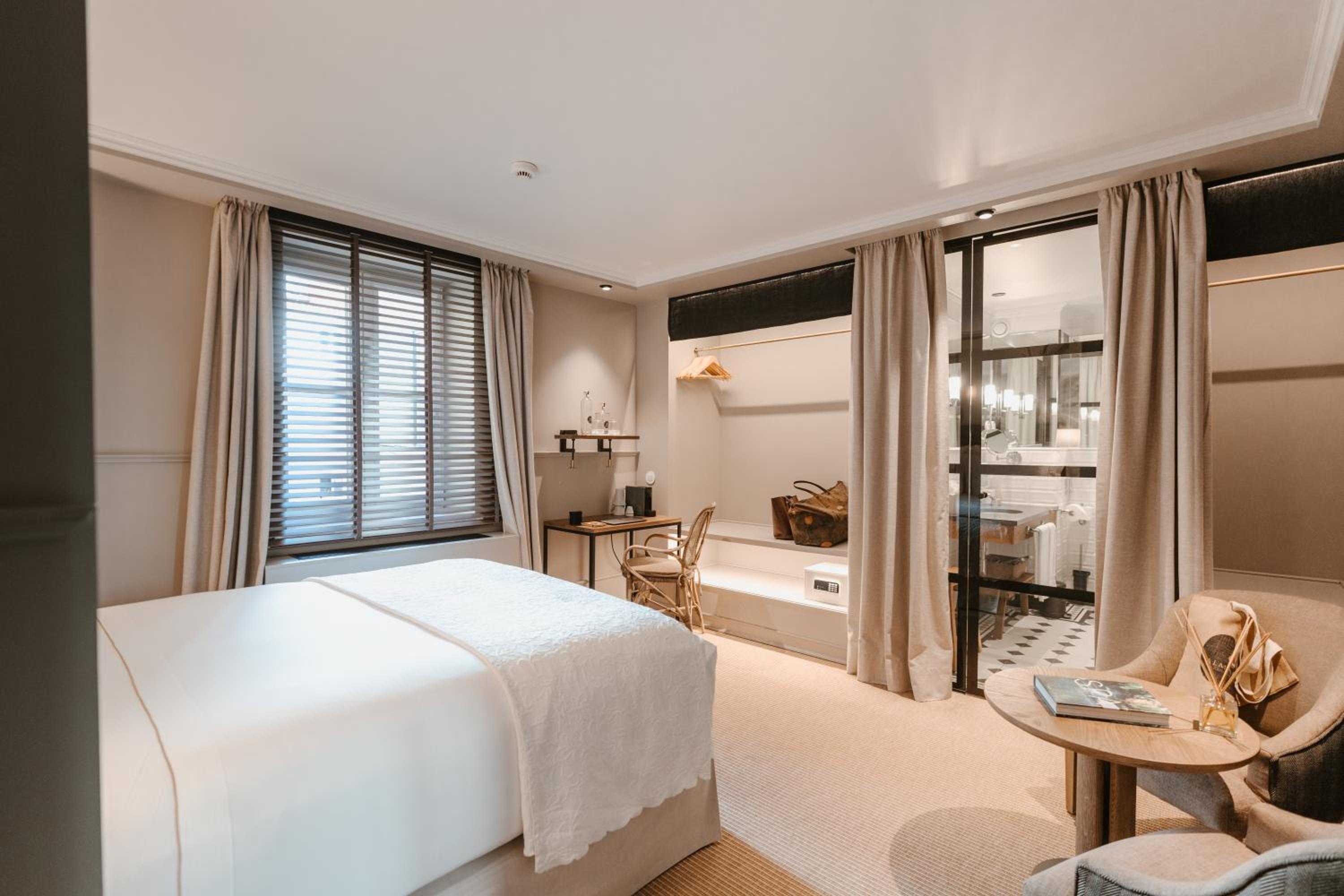 Superior Double Room with View - Photo 3