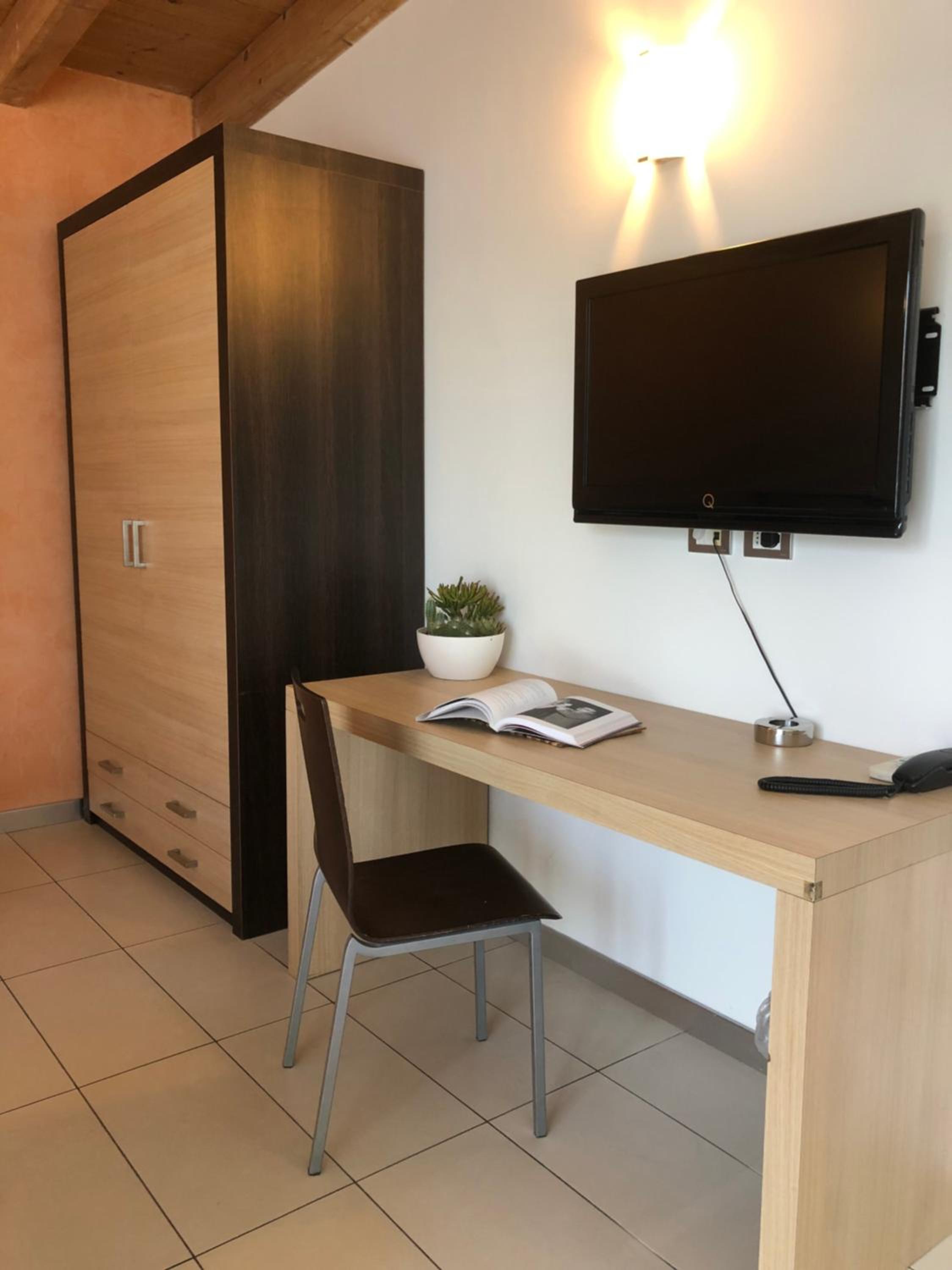 Large Double or Twin Room photo 2