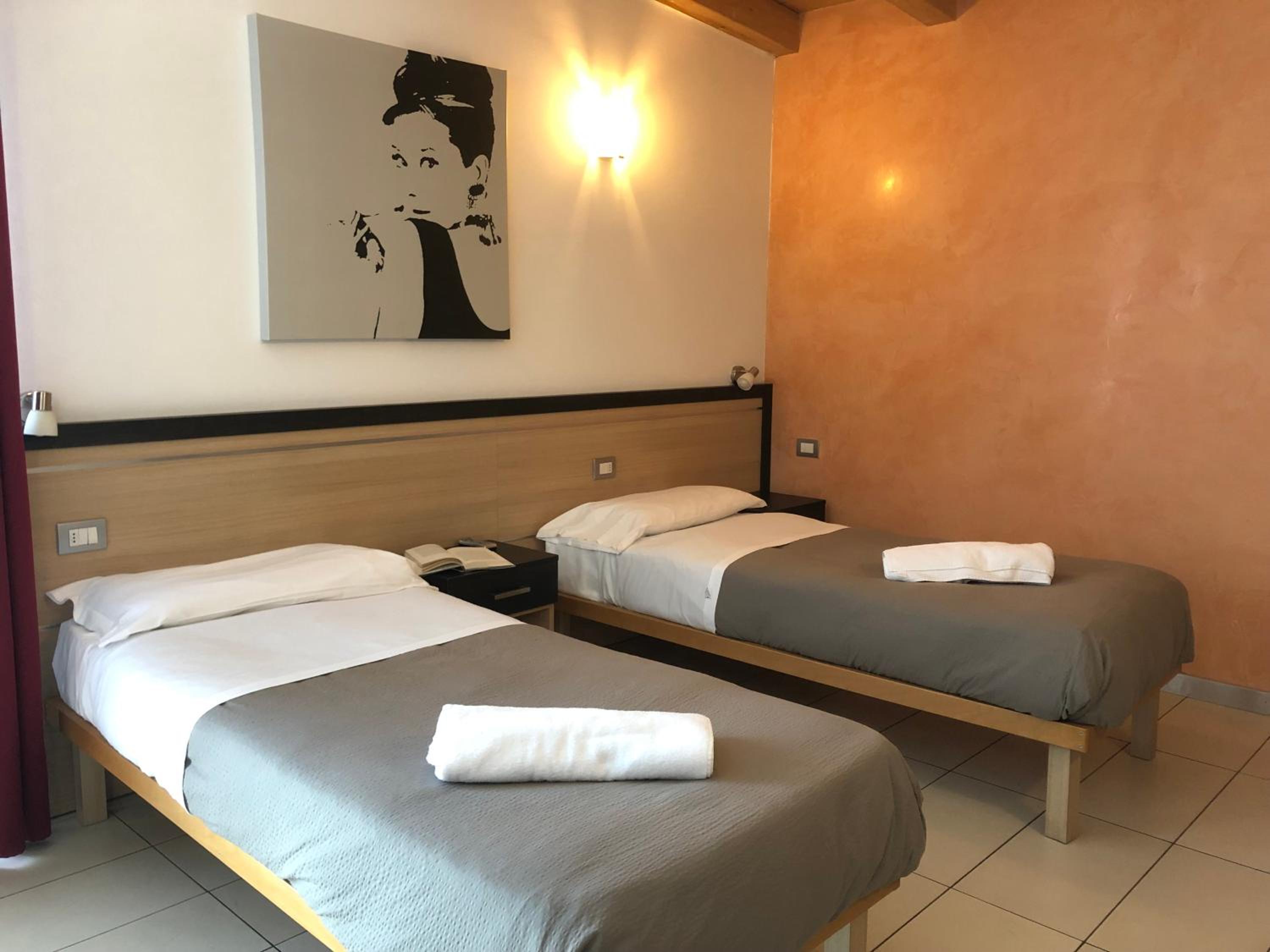 Large Double or Twin Room photo 1