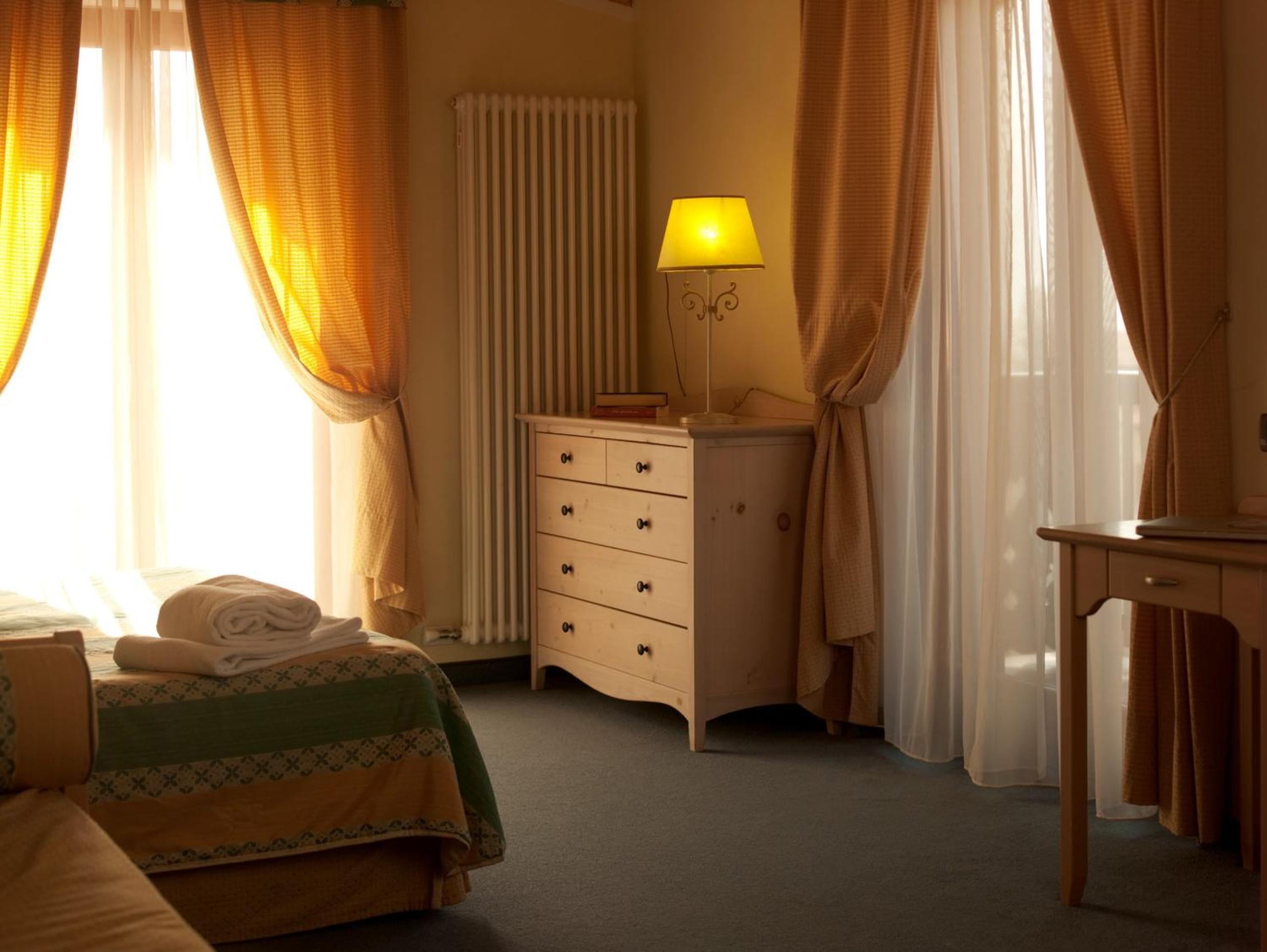 Double Room with Spa Bath photo 2