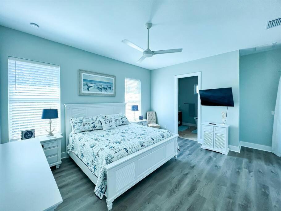 Three-Bedroom House photo 1