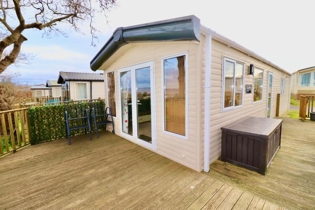 Two-Bedroom House photo 2