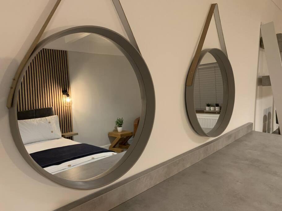 Five-Bedroom House photo 1