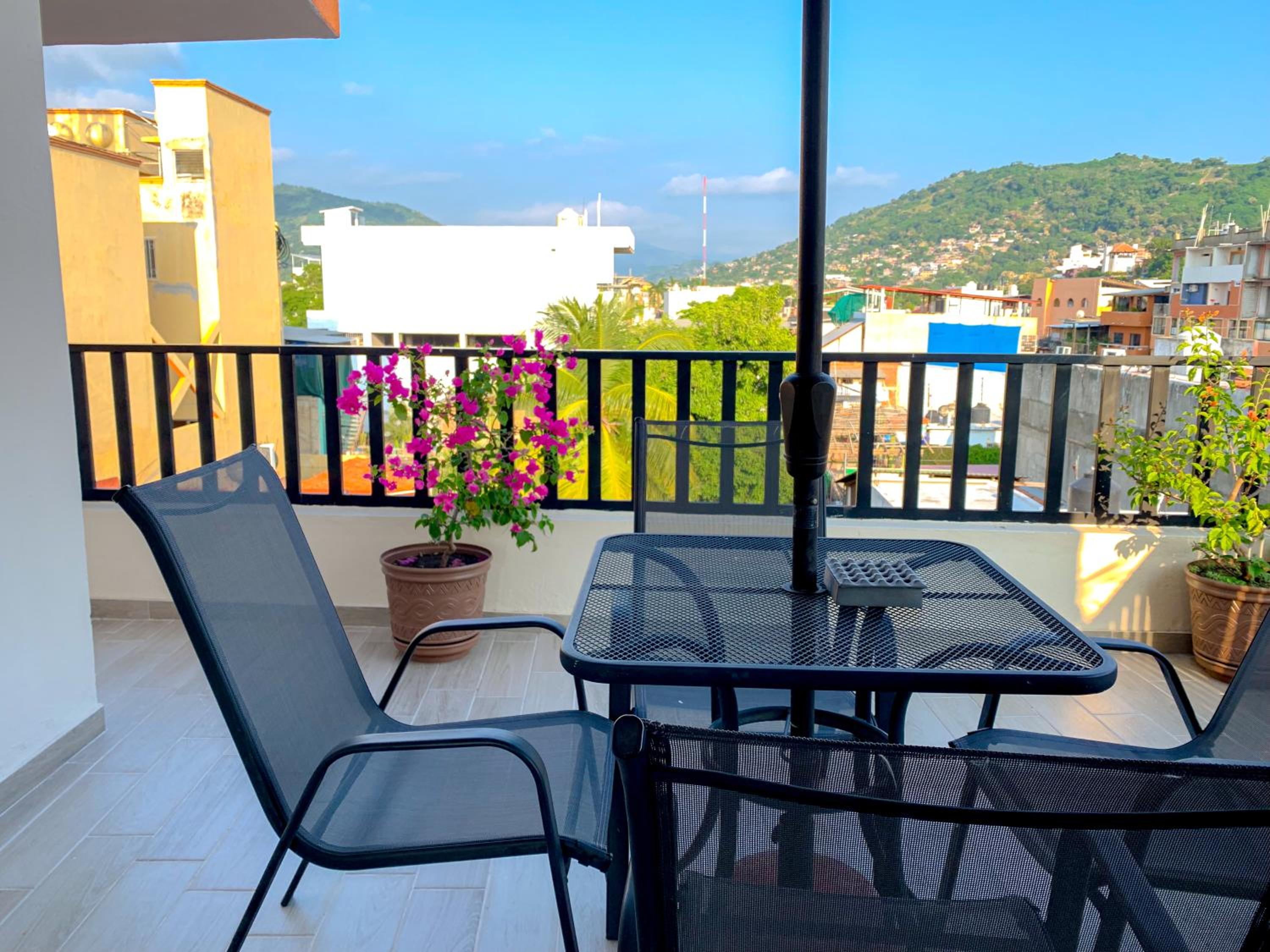 Apartment with Terrace - Photo 6