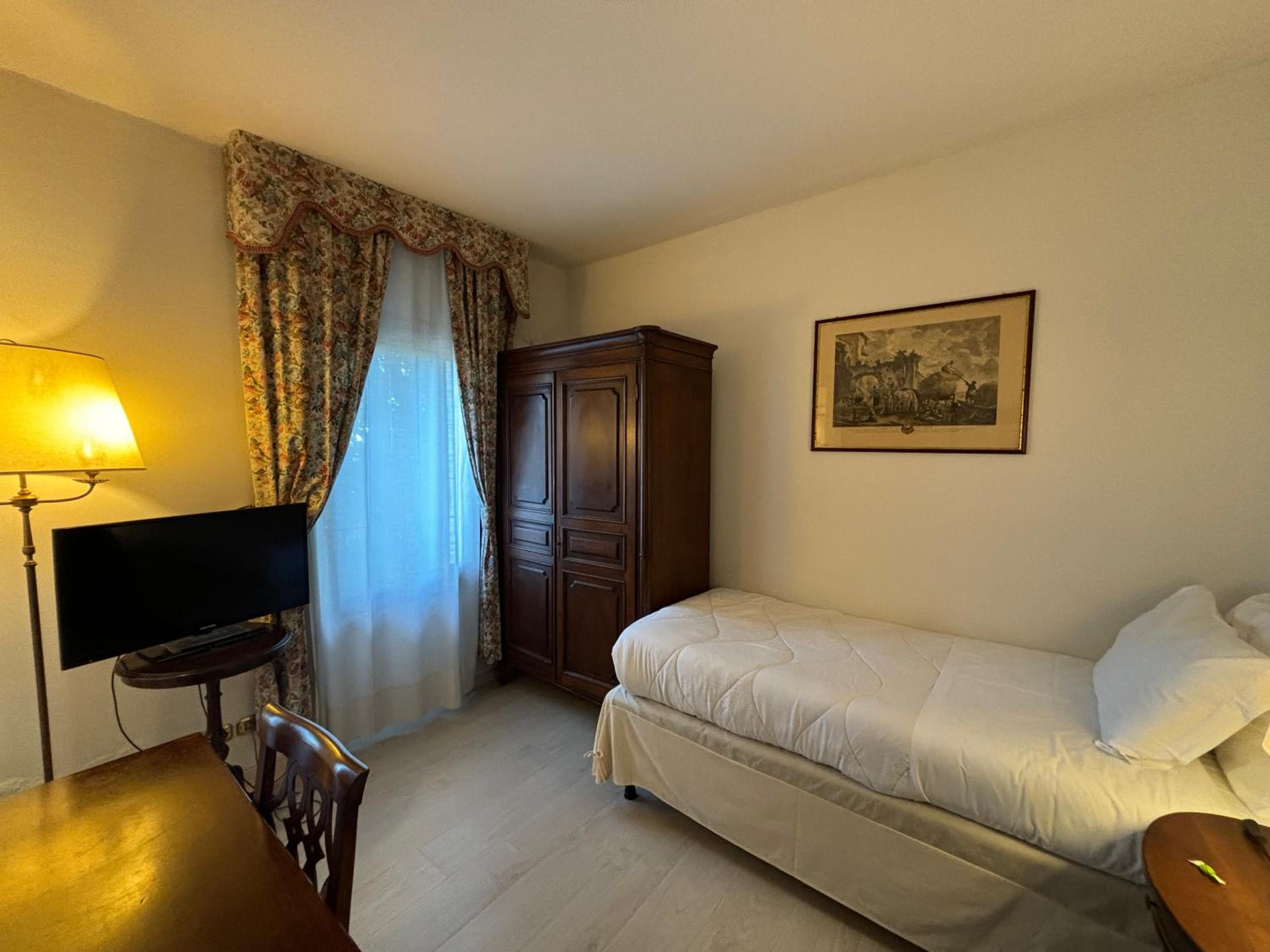 Single Room photo 2