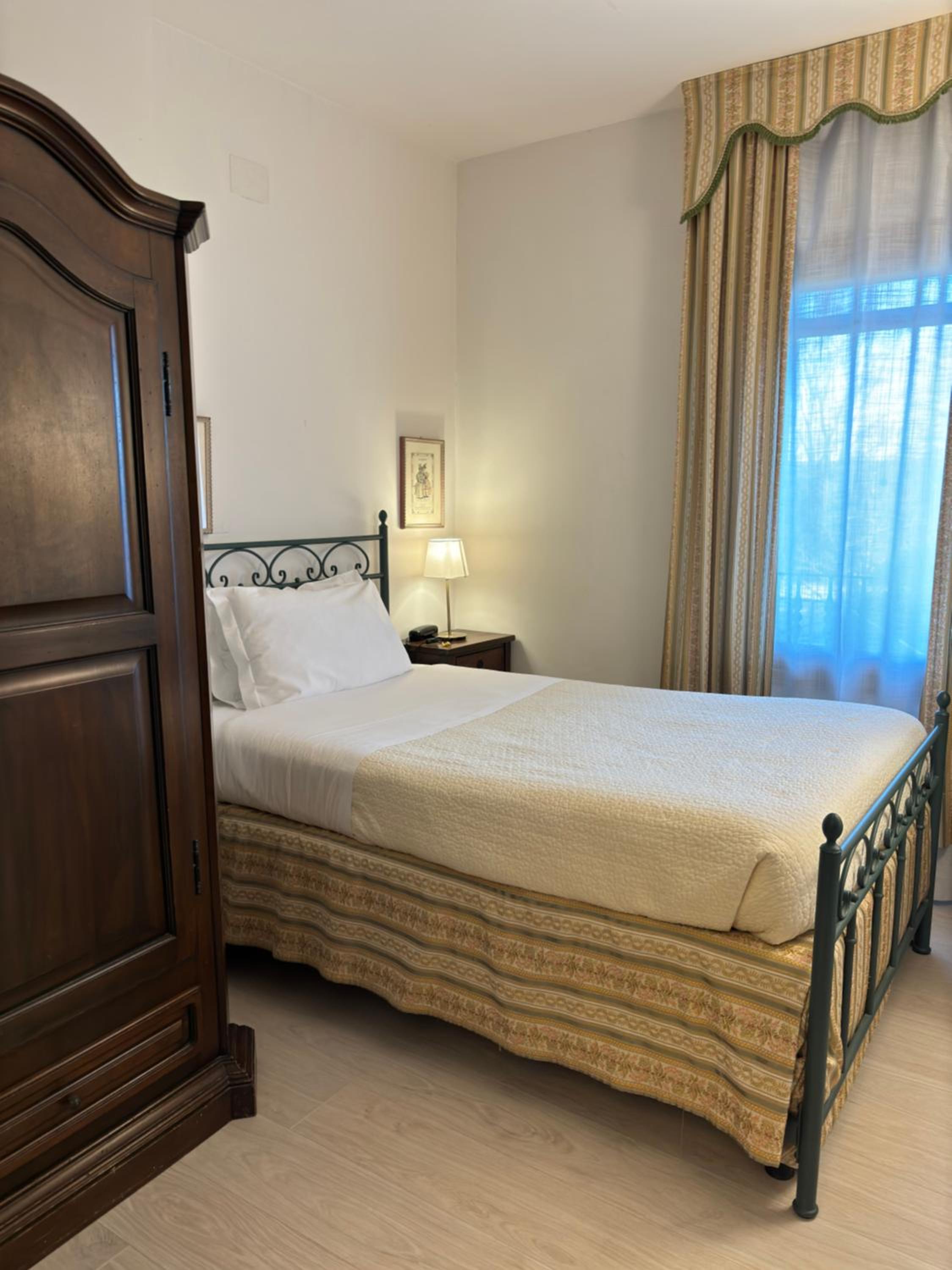 Single Room photo 3