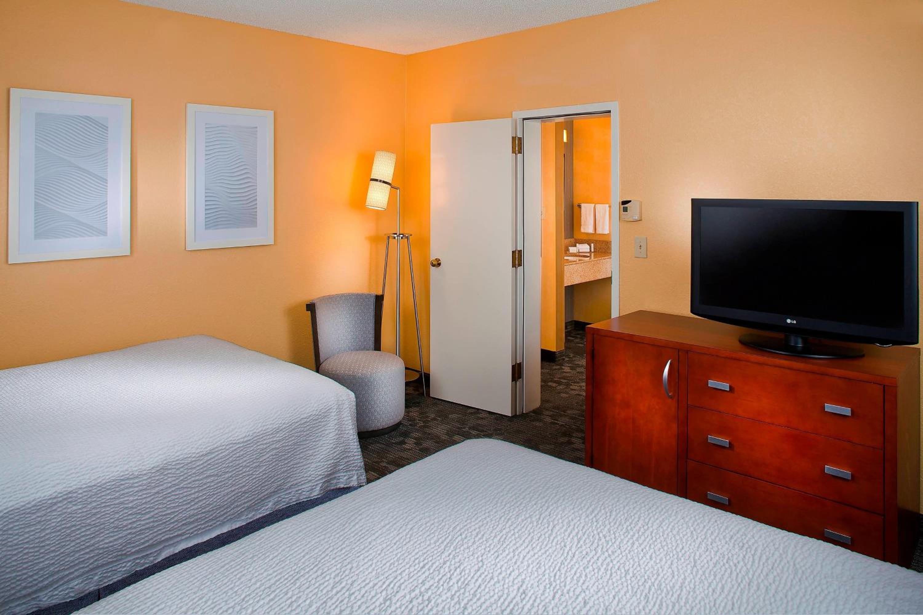 1 Bedroom 2 room Suite, 2 Double, Sofa bed - Photo 1