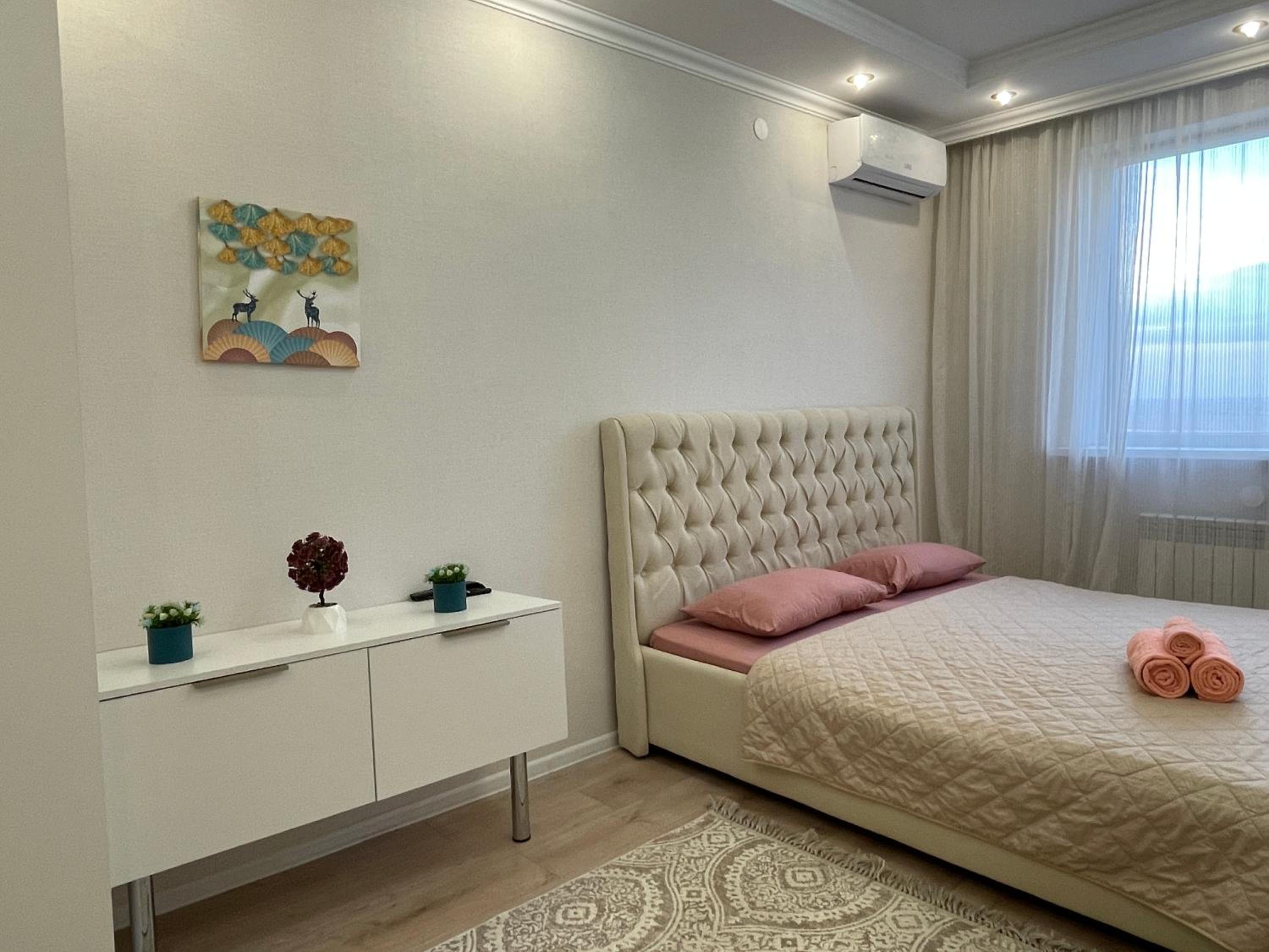 One-Bedroom Apartment with Lake View photo 1