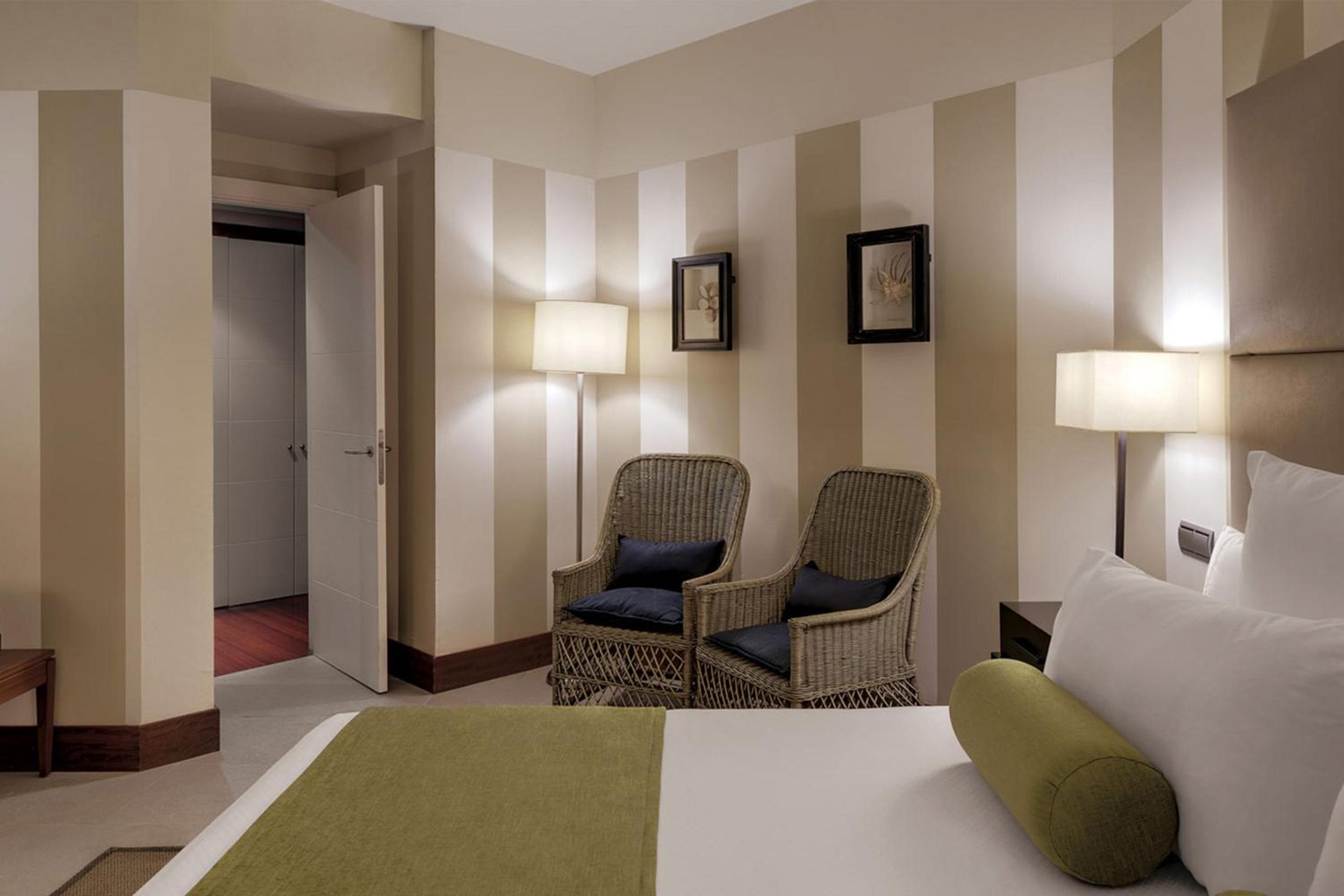 Suite Junior (2 adultos + 2 niños) con acceso al spa