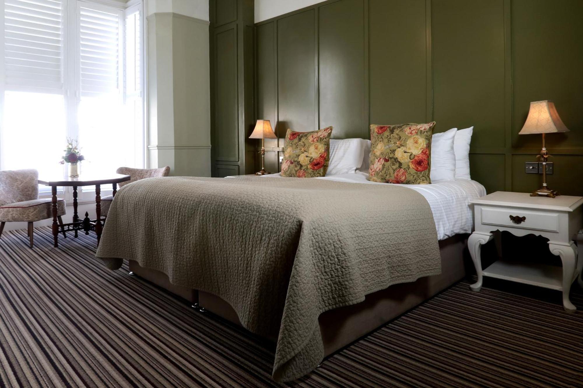 Deluxe Double or Twin Room - Photo 12