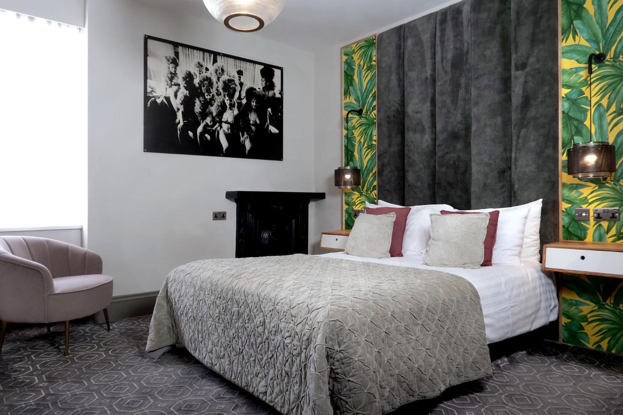 Superior King Room - Photo 23