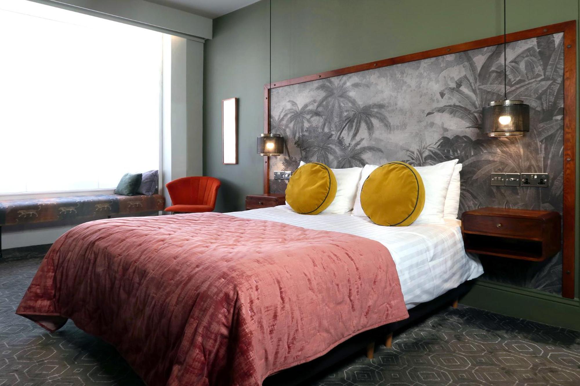 Deluxe Double Room with Side Sea View - Photo 13