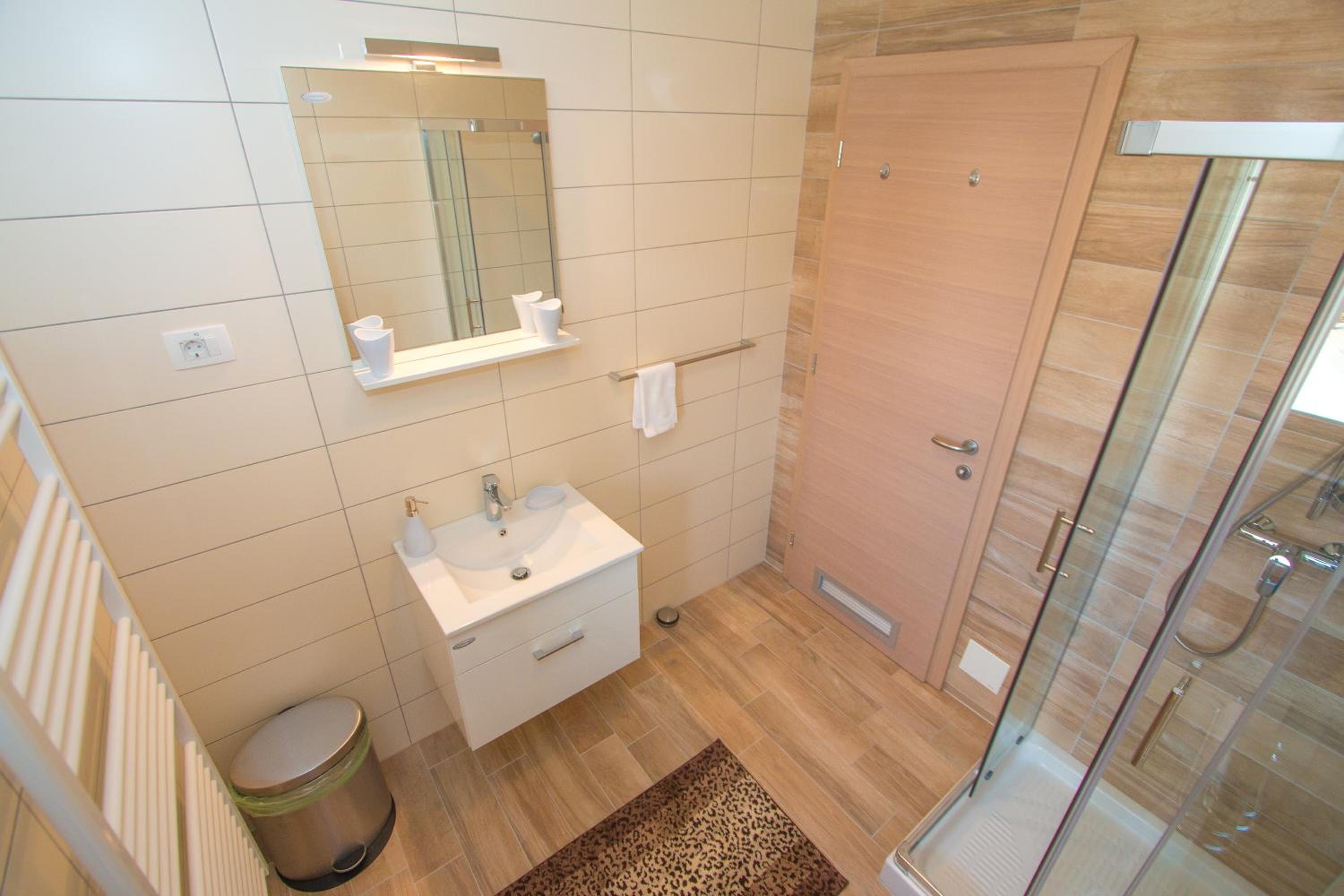 Double Room with Extra Bed - Photo 5