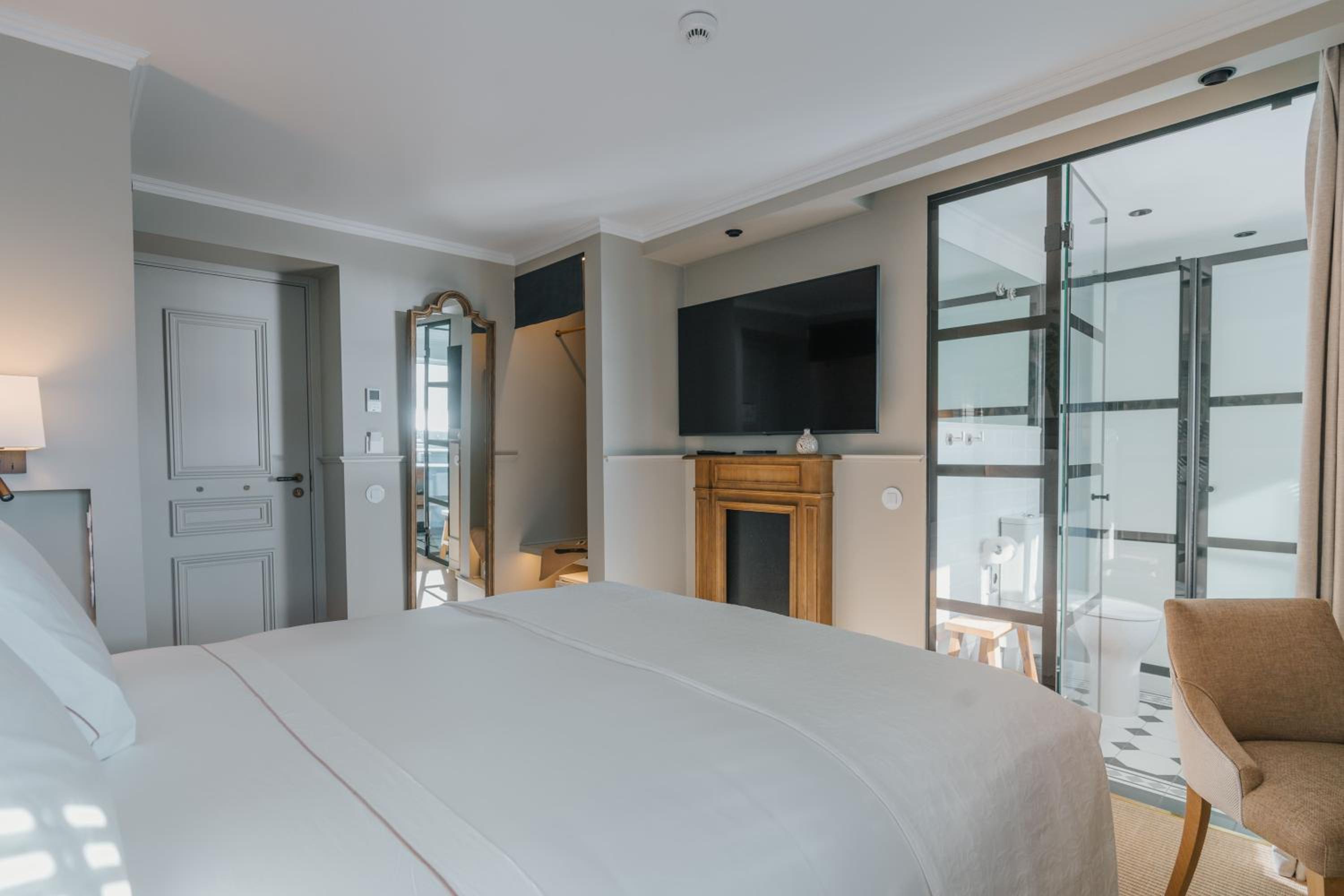 Superior Deluxe Double or Twin Room with River View - Photo 3