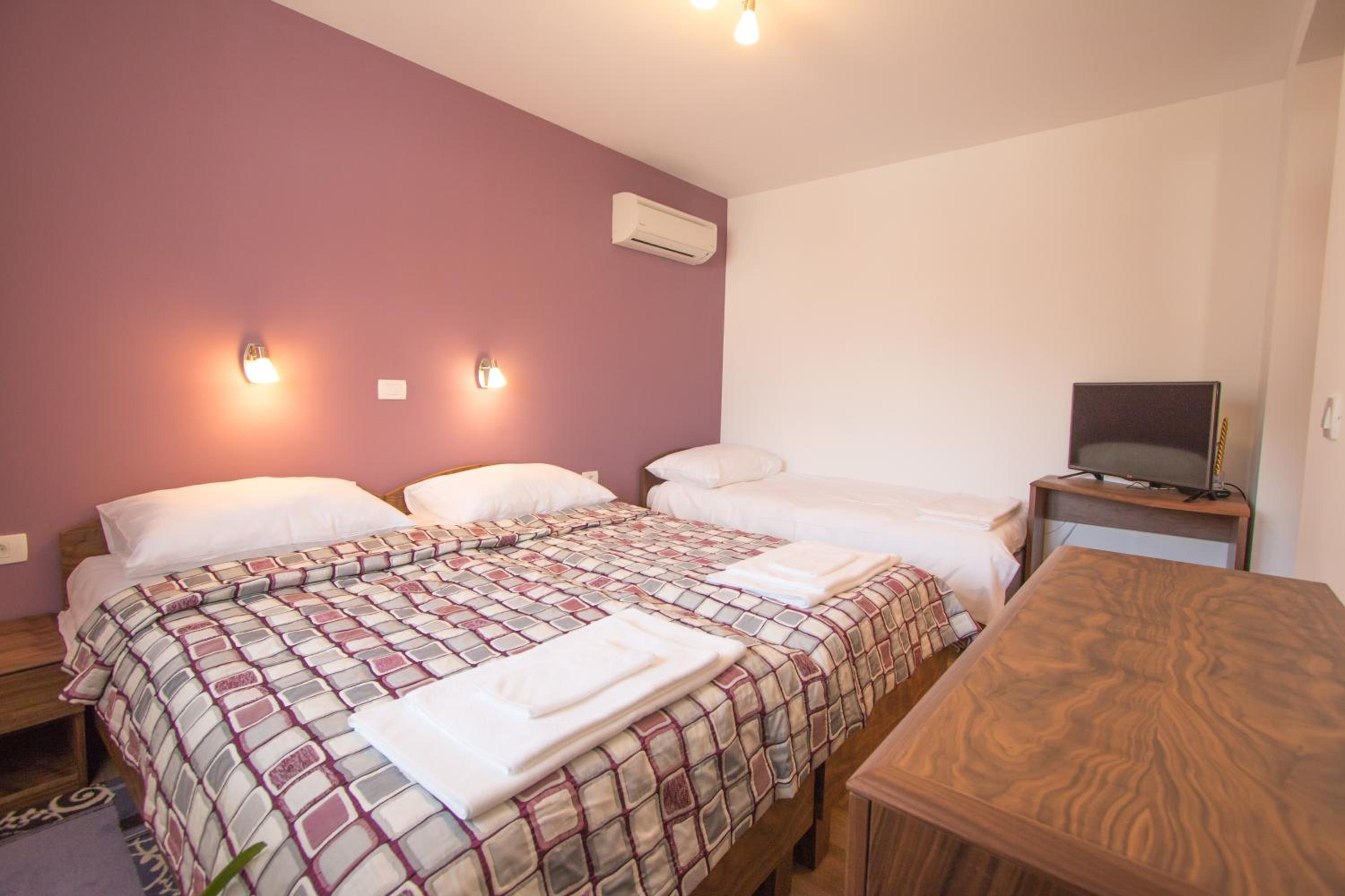 Double Room with Extra Bed - Photo 1