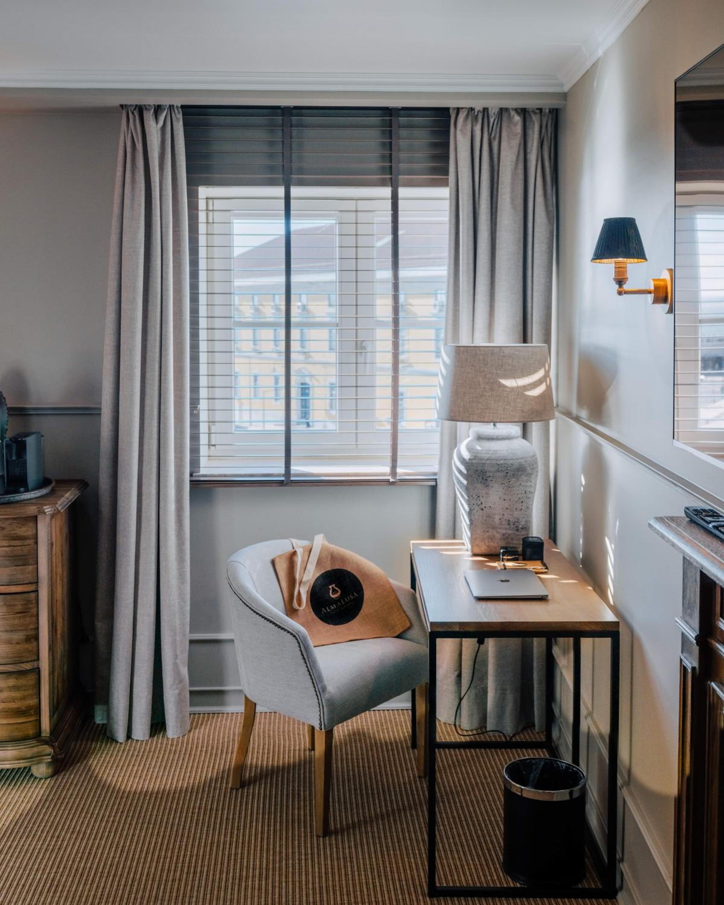 Premium Suite with River View - Photo 5