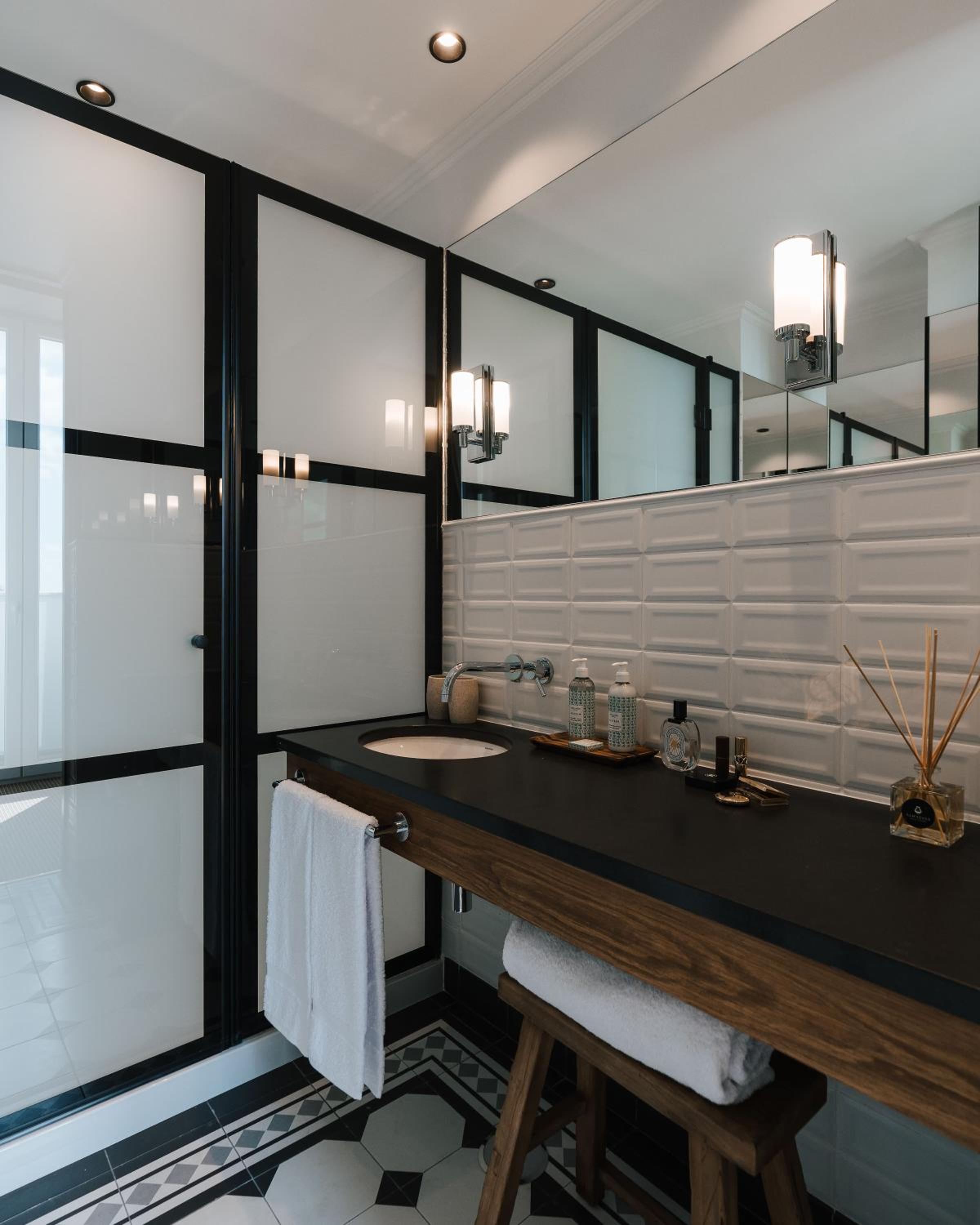 Premium Suite with River View - Photo 10