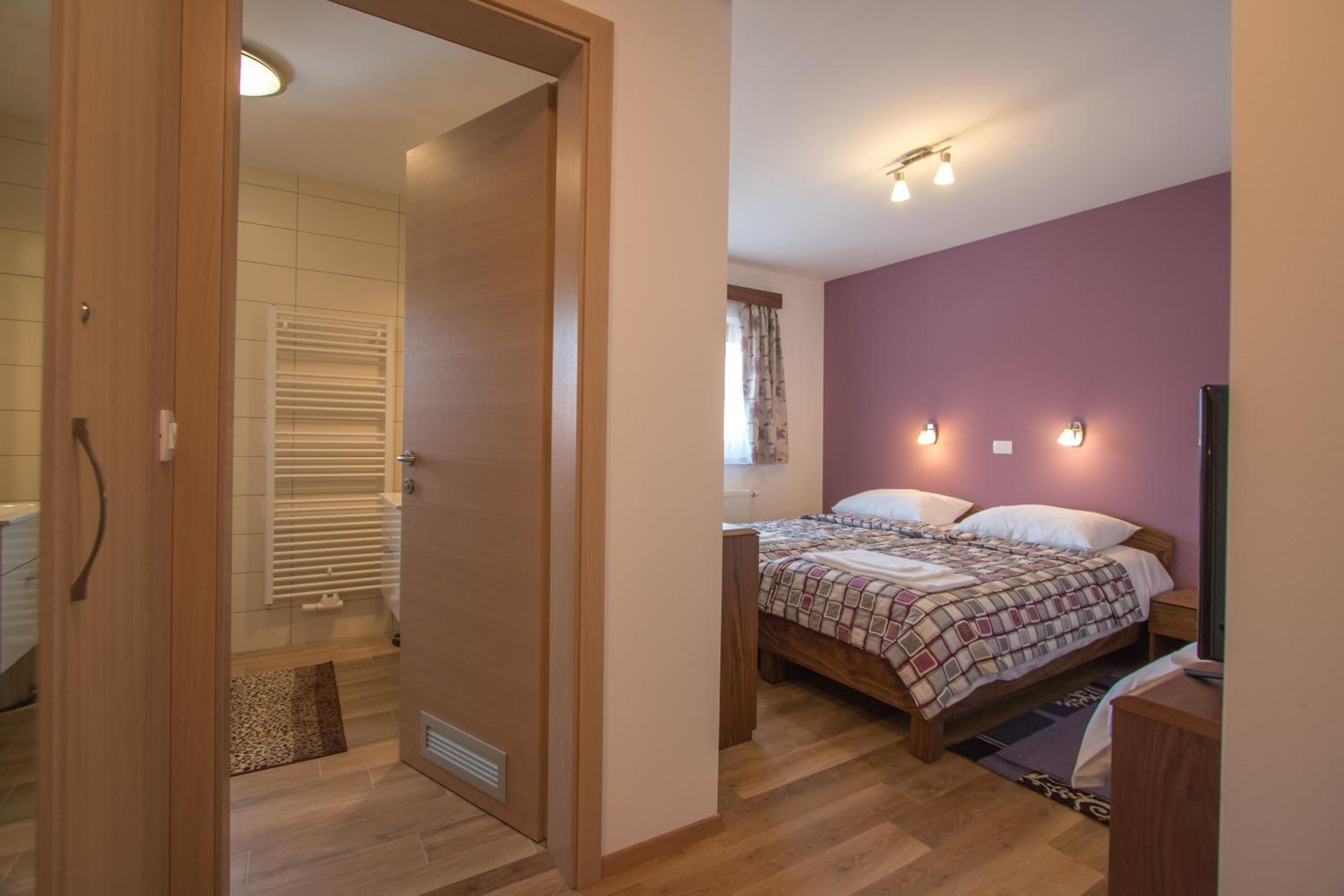Double Room with Extra Bed - Photo 6