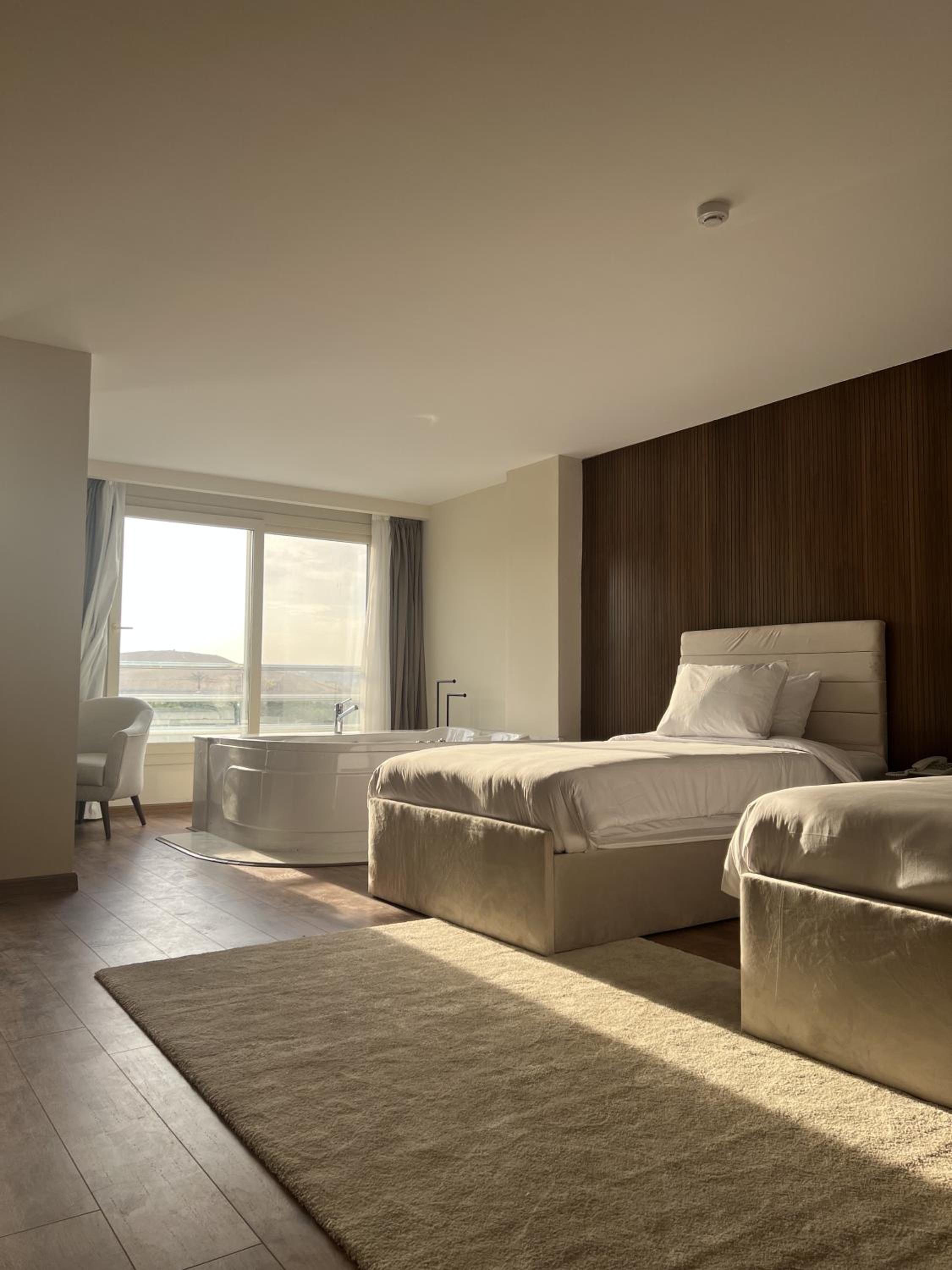 Deluxe King Room with Pyramids View and jacuzzi