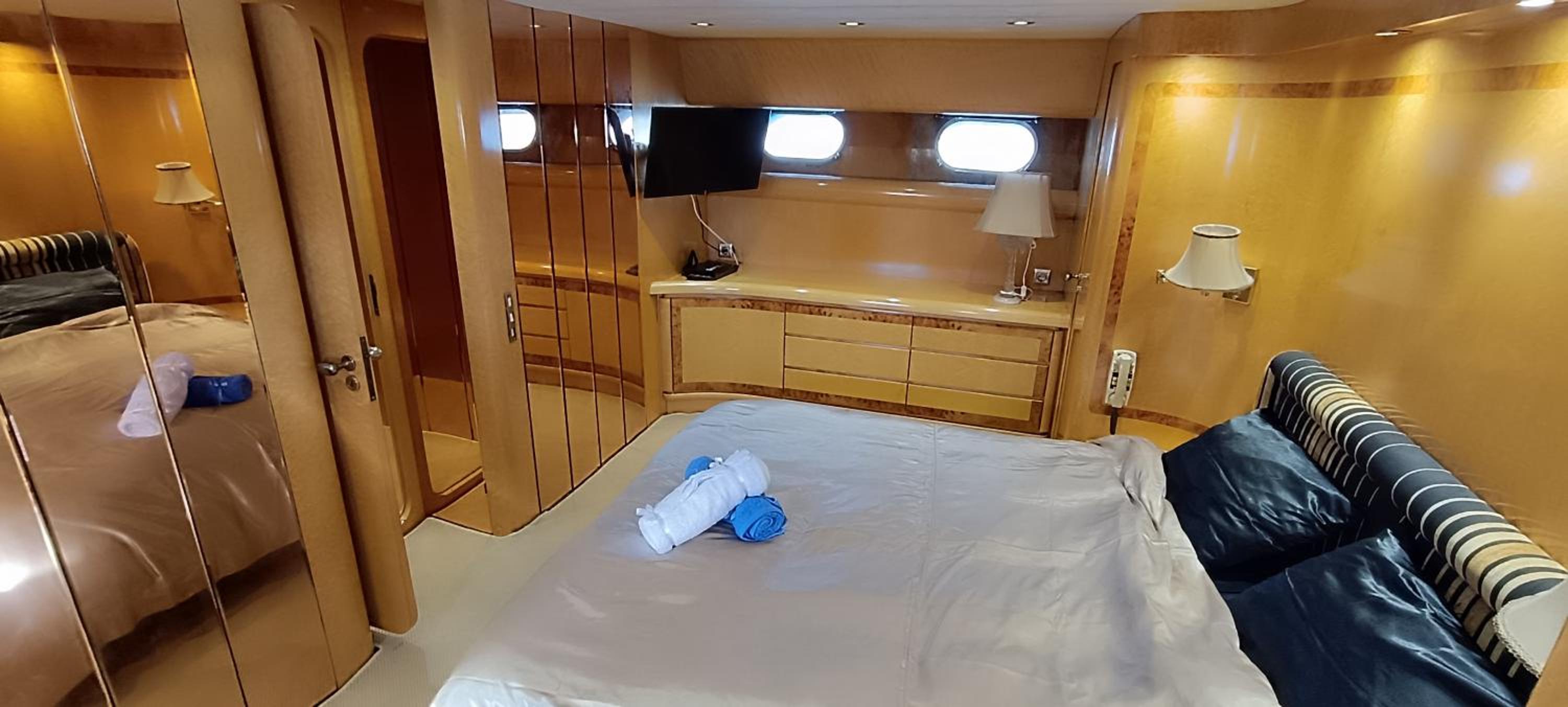 Deluxe Family Suite photo 2