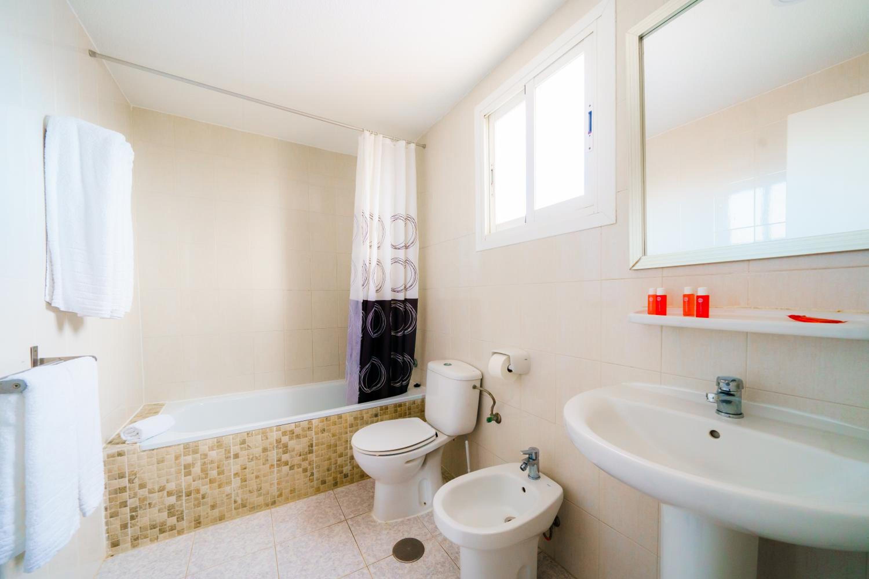 One-Bedroom Apartment - Photo 12