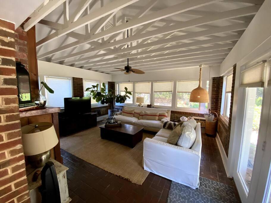 Three-Bedroom House photo 3