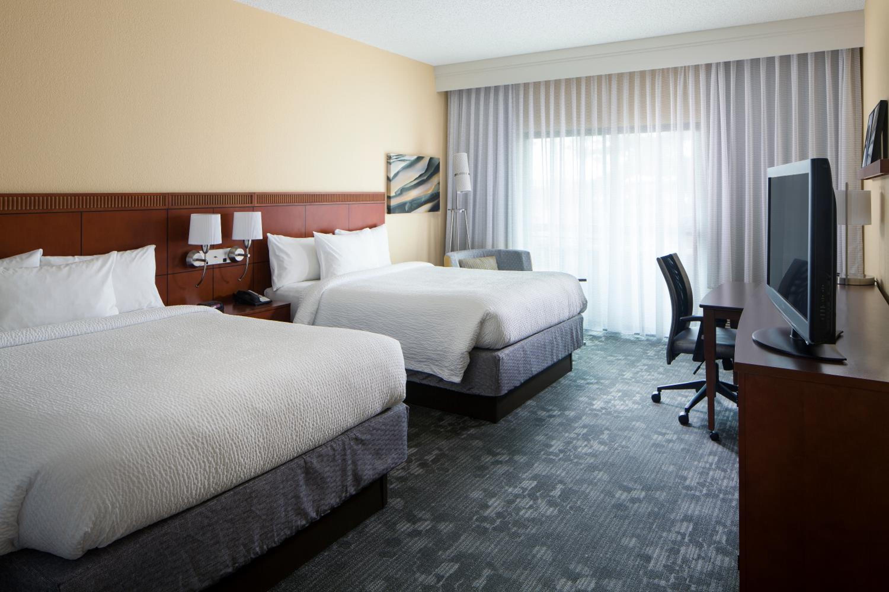 Guest Room, two Queen beds - Photo 1