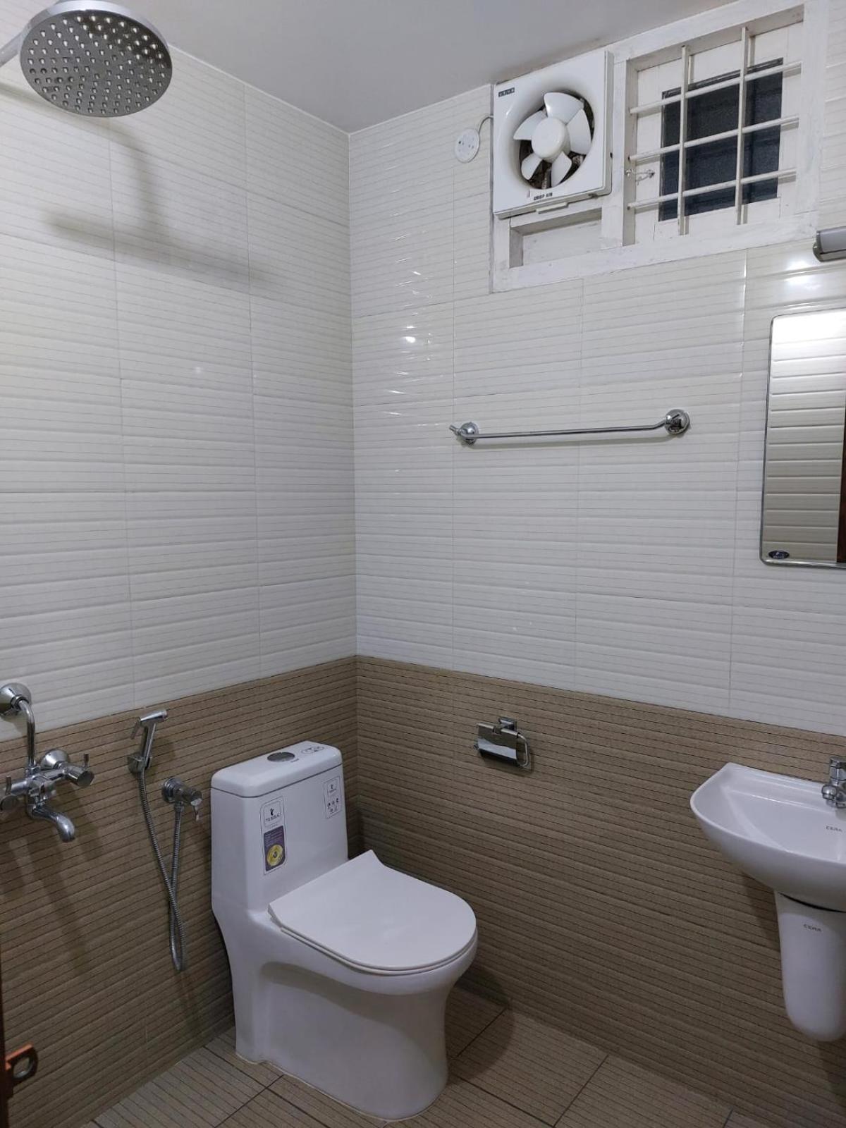 Standard Double Room - Photo 7