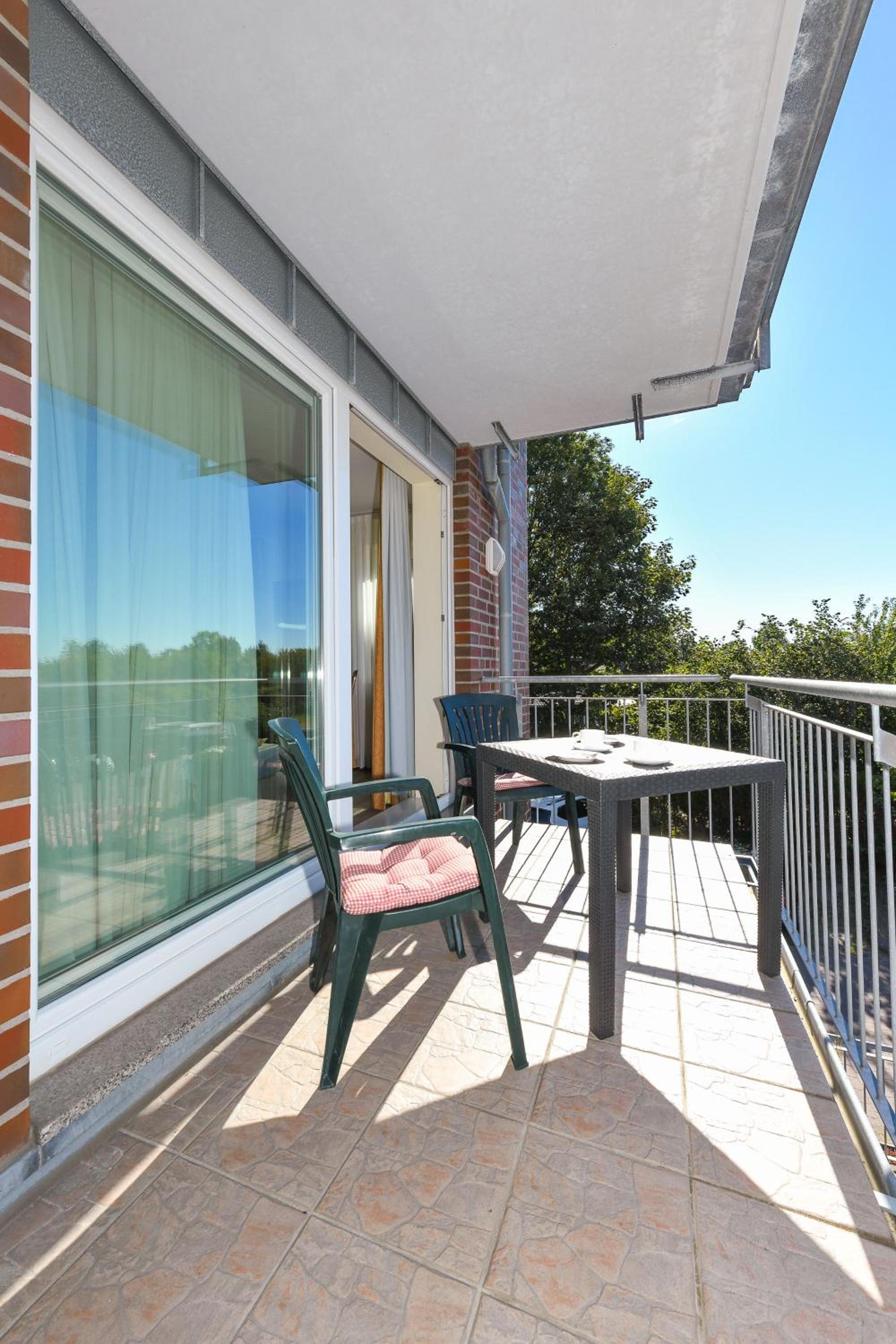 Apartment with Balcony photo 3