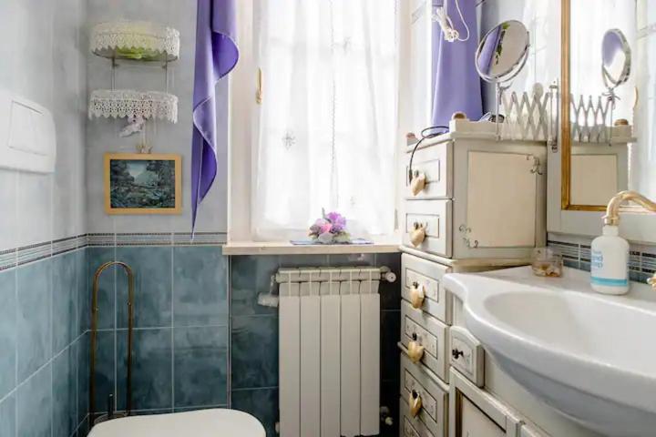 Standard Queen Room - Photo 8