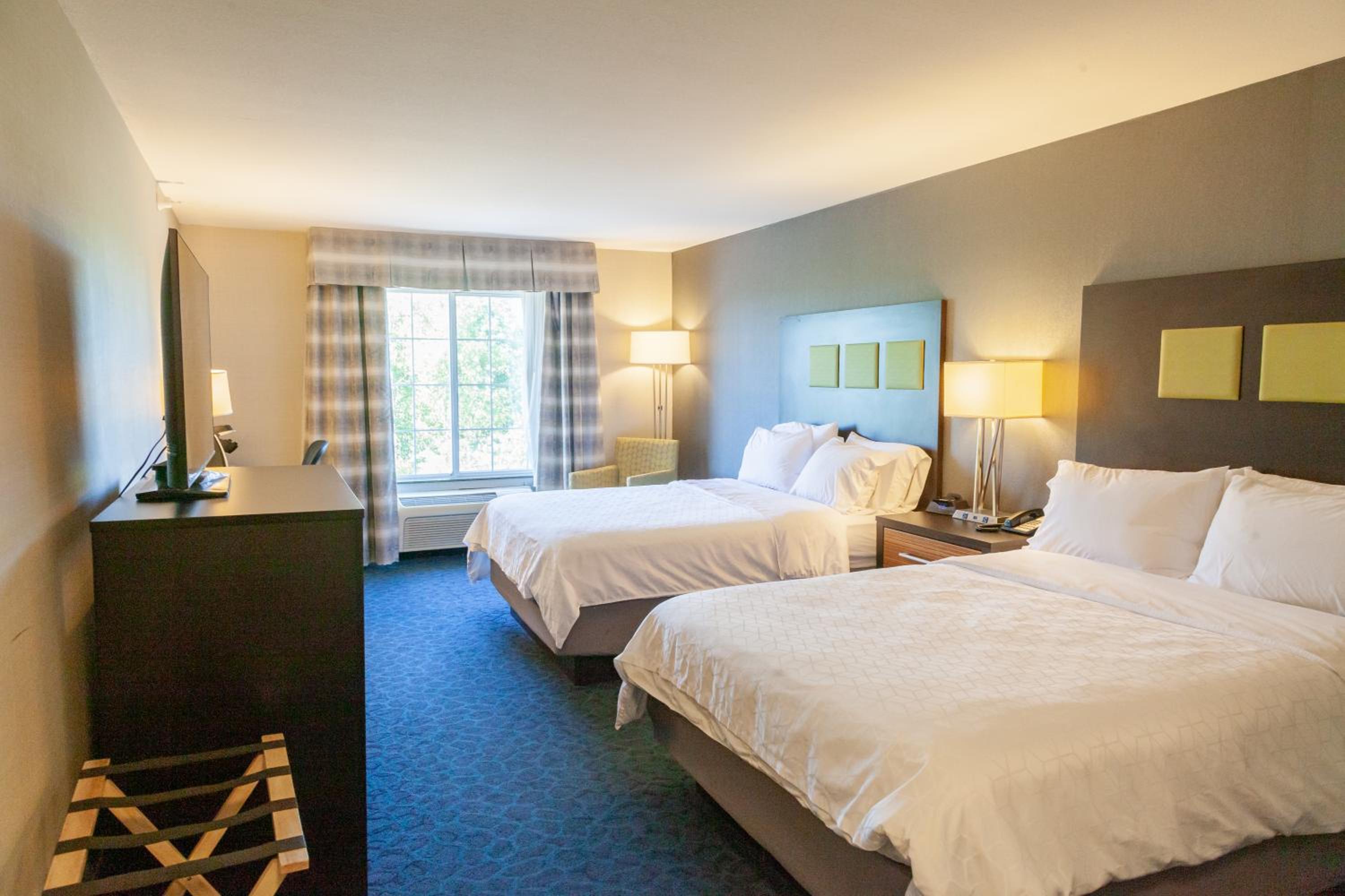 Standard Room with Two Queen Beds - Photo 1