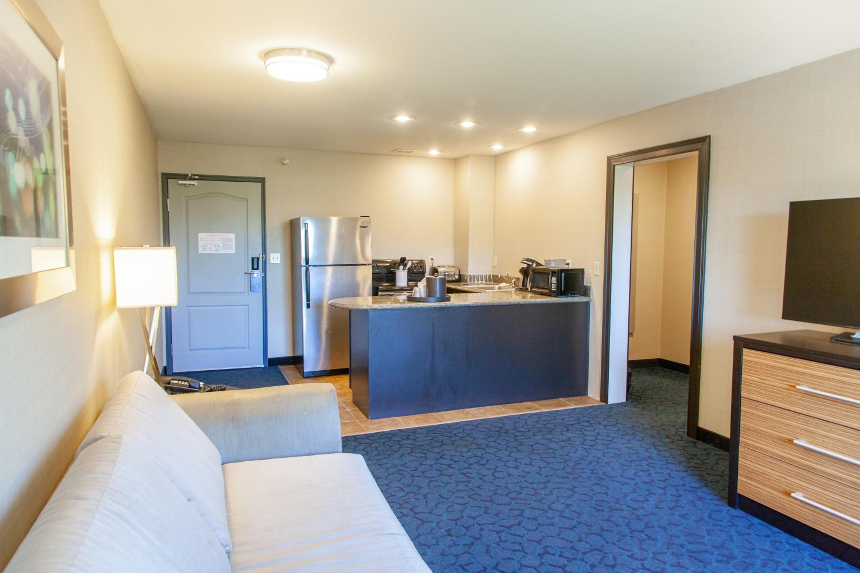 King Suite with Spa Bath - Photo 1