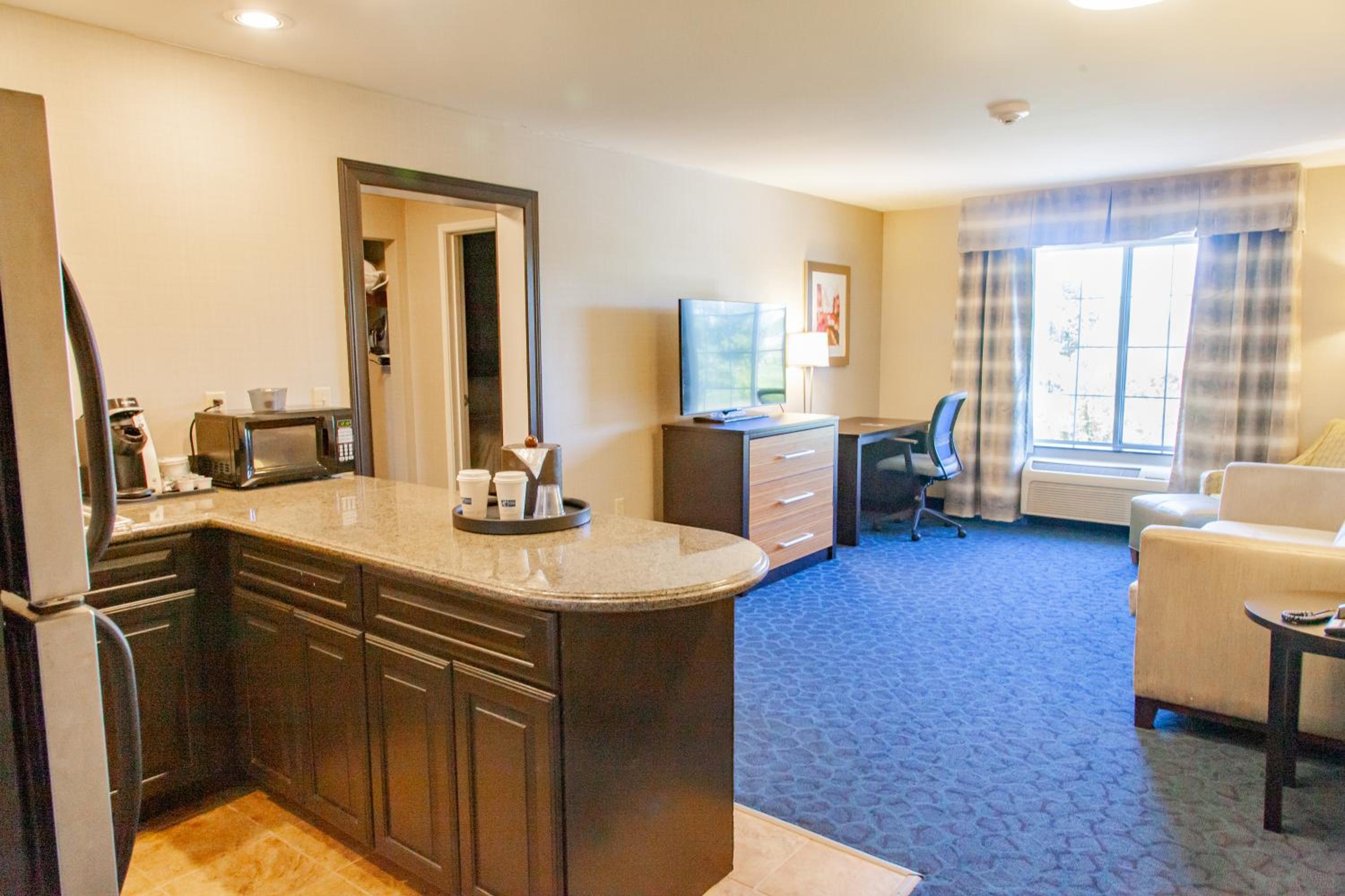 King Suite with Spa Bath - Photo 4