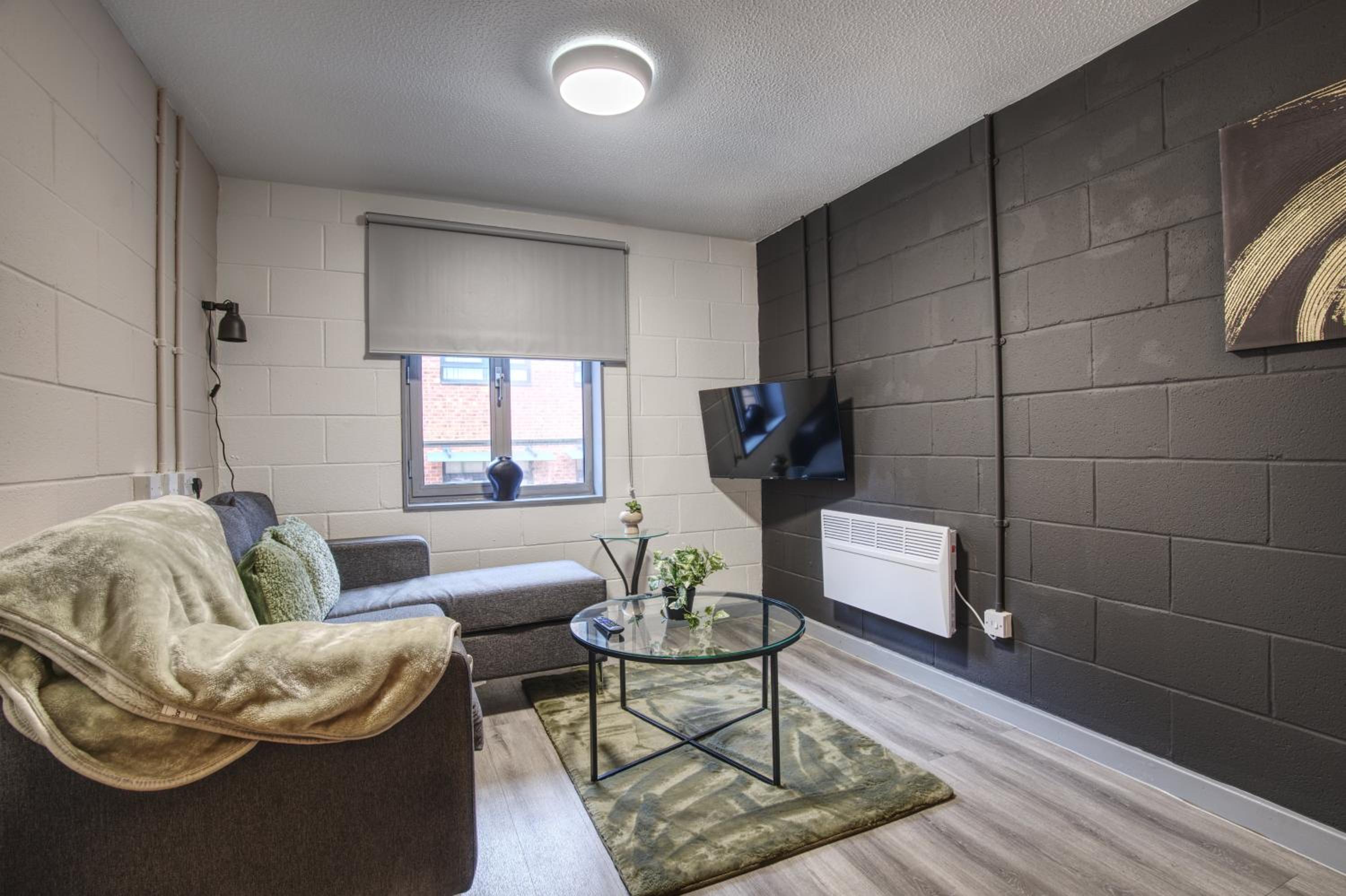 One-Bedroom Apartment photo 1